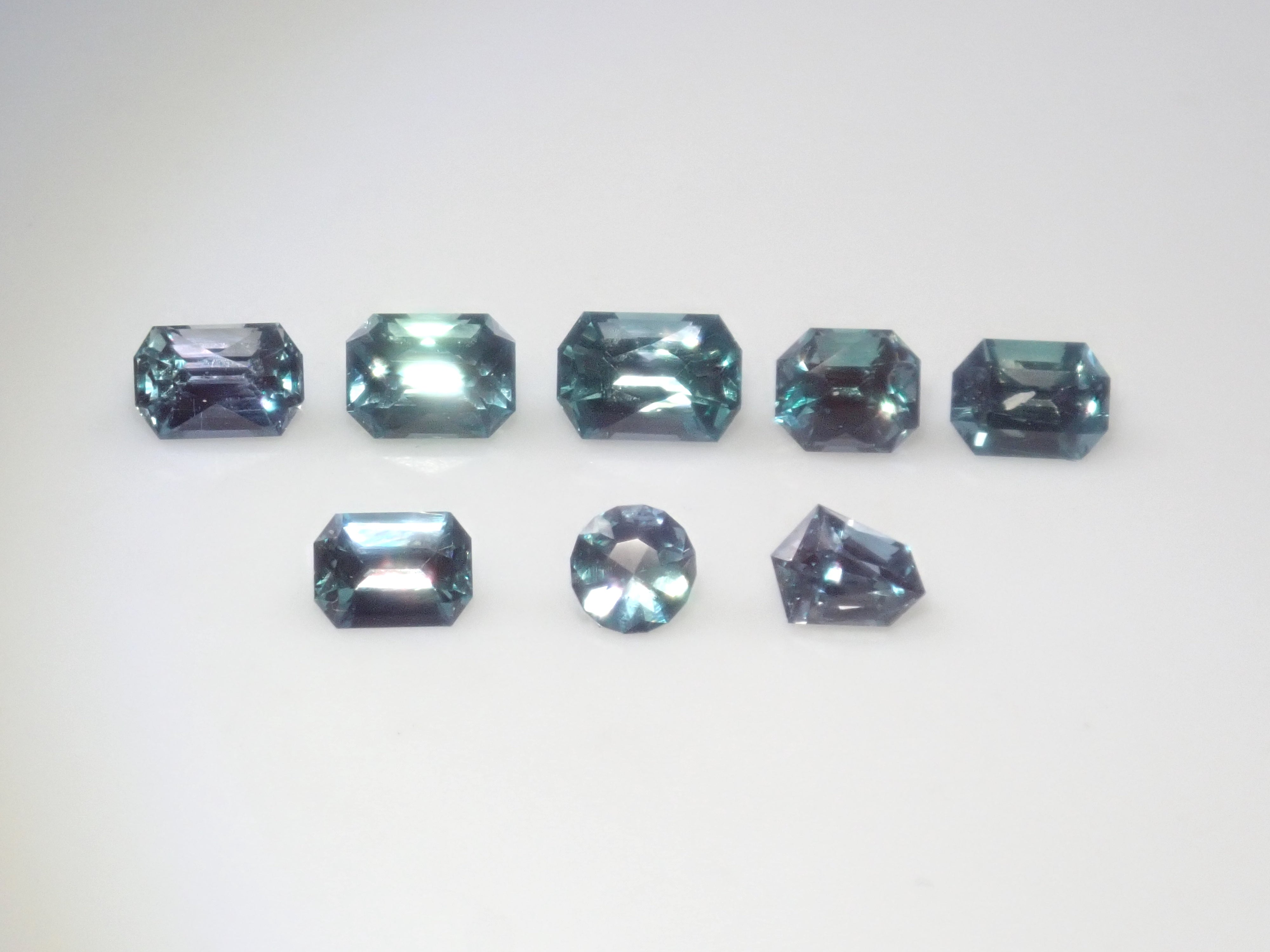 【11/8 22時販売】《限定8石》合成アレキサンドライト1石ルース（サンジェ氏のカスタムカット,シールドカット,オクタゴナルカットなど)《複数購入割引有》