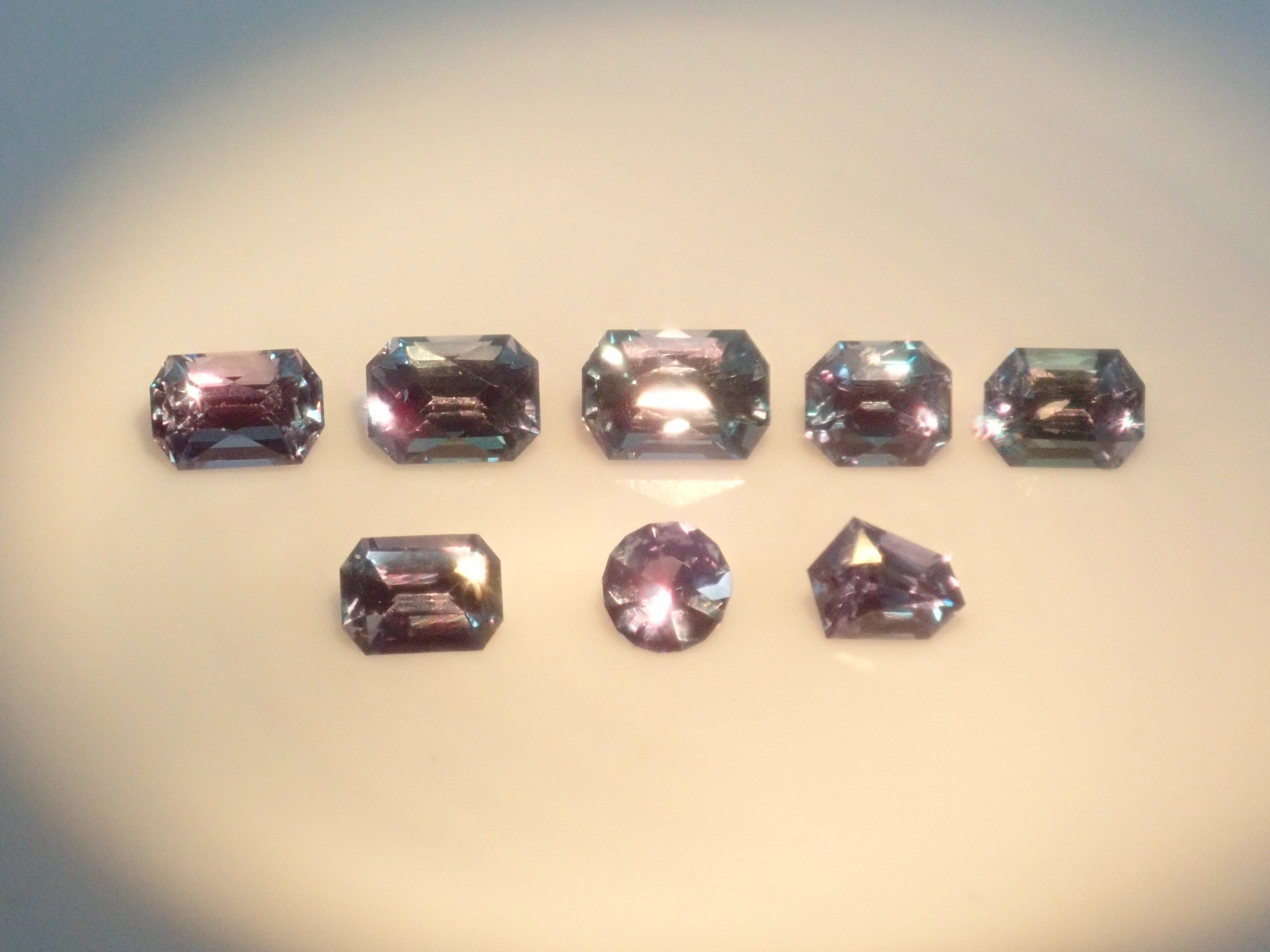 【11/8 22時販売】《限定8石》合成アレキサンドライト1石ルース（サンジェ氏のカスタムカット,シールドカット,オクタゴナルカットなど)《複数購入割引有》