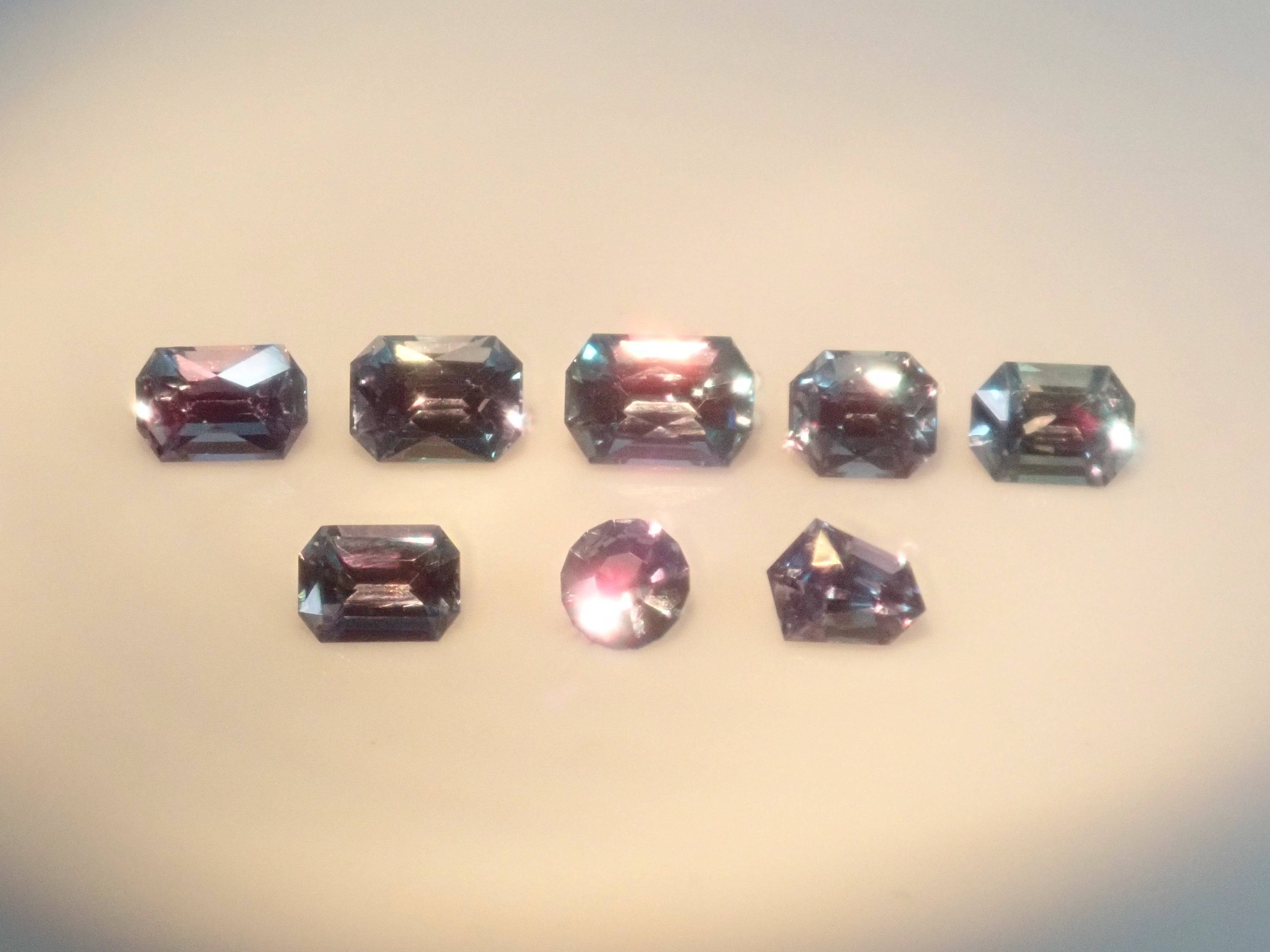 【11/8 22時販売】《限定8石》合成アレキサンドライト1石ルース（サンジェ氏のカスタムカット,シールドカット,オクタゴナルカットなど)《複数購入割引有》