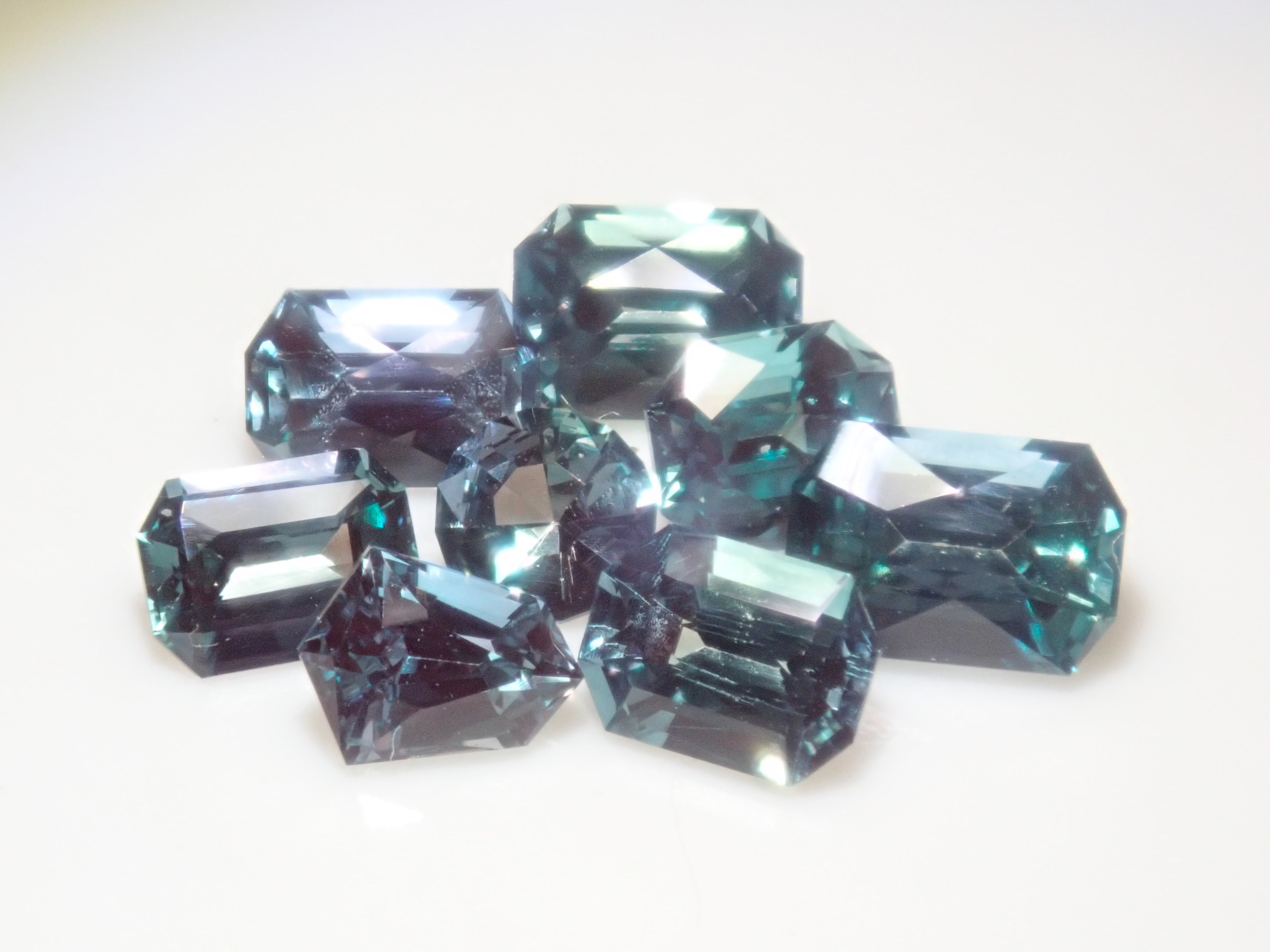 【11/8 22時販売】《限定8石》合成アレキサンドライト1石ルース（サンジェ氏のカスタムカット,シールドカット,オクタゴナルカットなど)《複数購入割引有》