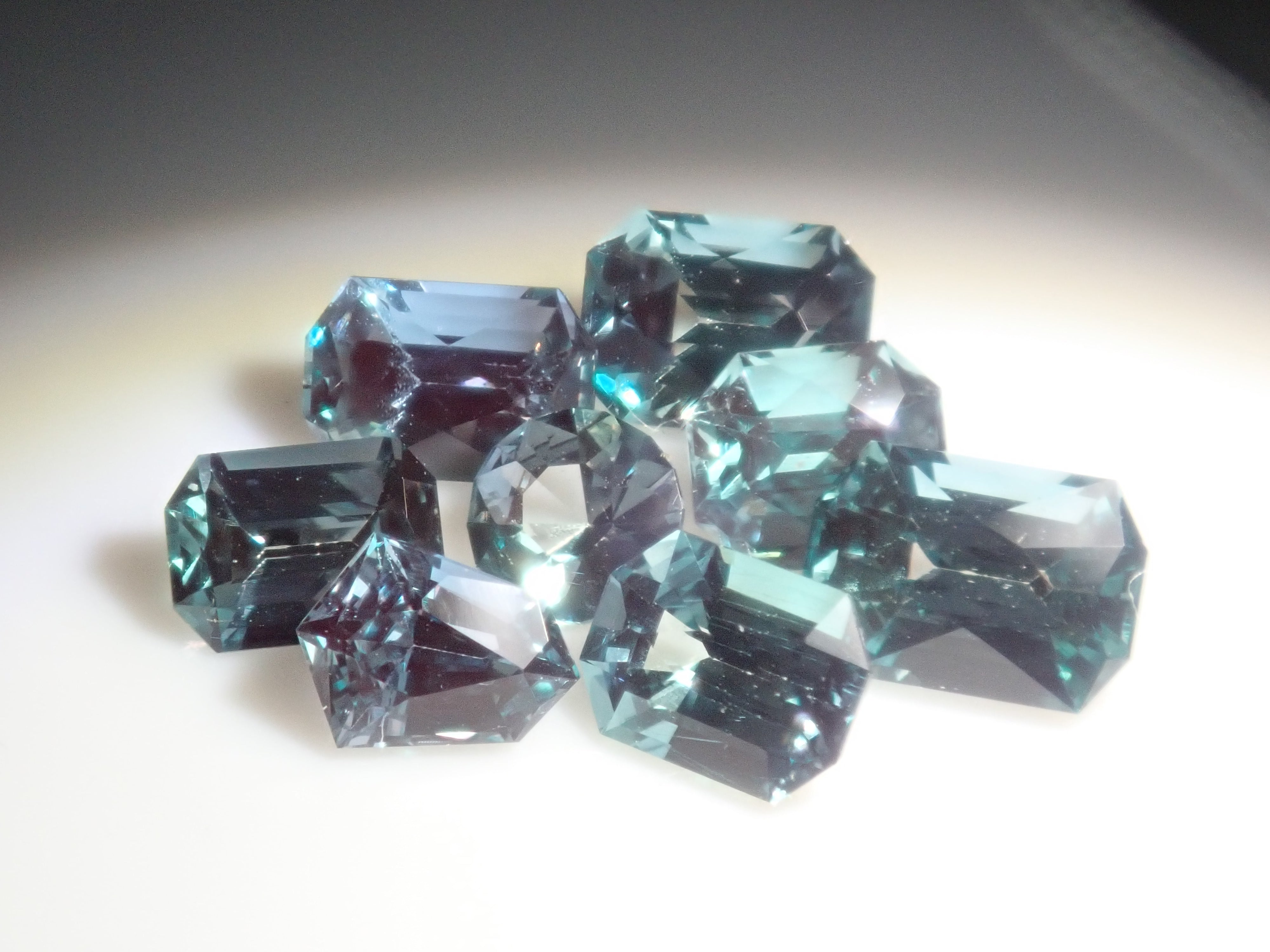 【11/8 22時販売】《限定8石》合成アレキサンドライト1石ルース（サンジェ氏のカスタムカット,シールドカット,オクタゴナルカットなど)《複数購入割引有》