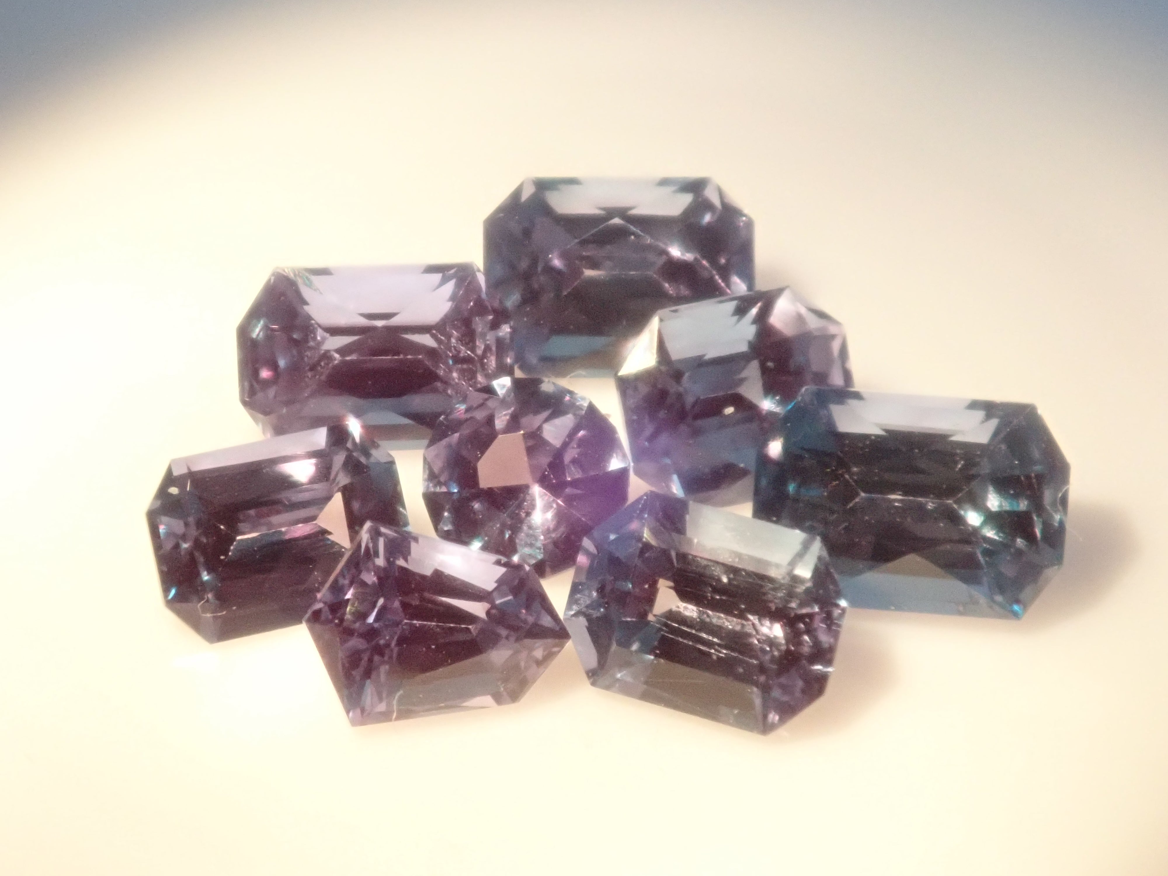 【11/8 22時販売】《限定8石》合成アレキサンドライト1石ルース（サンジェ氏のカスタムカット,シールドカット,オクタゴナルカットなど)《複数購入割引有》