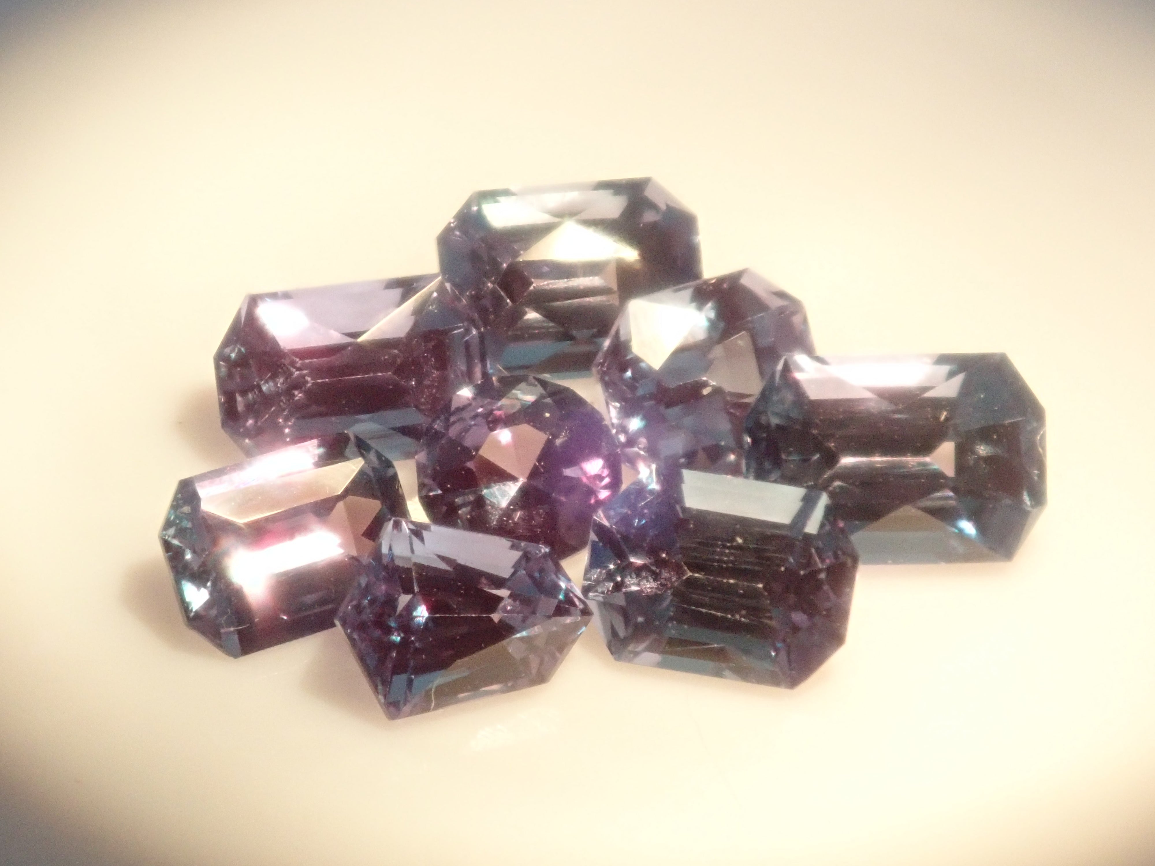 【11/8 22時販売】《限定8石》合成アレキサンドライト1石ルース（サンジェ氏のカスタムカット,シールドカット,オクタゴナルカットなど)《複数購入割引有》