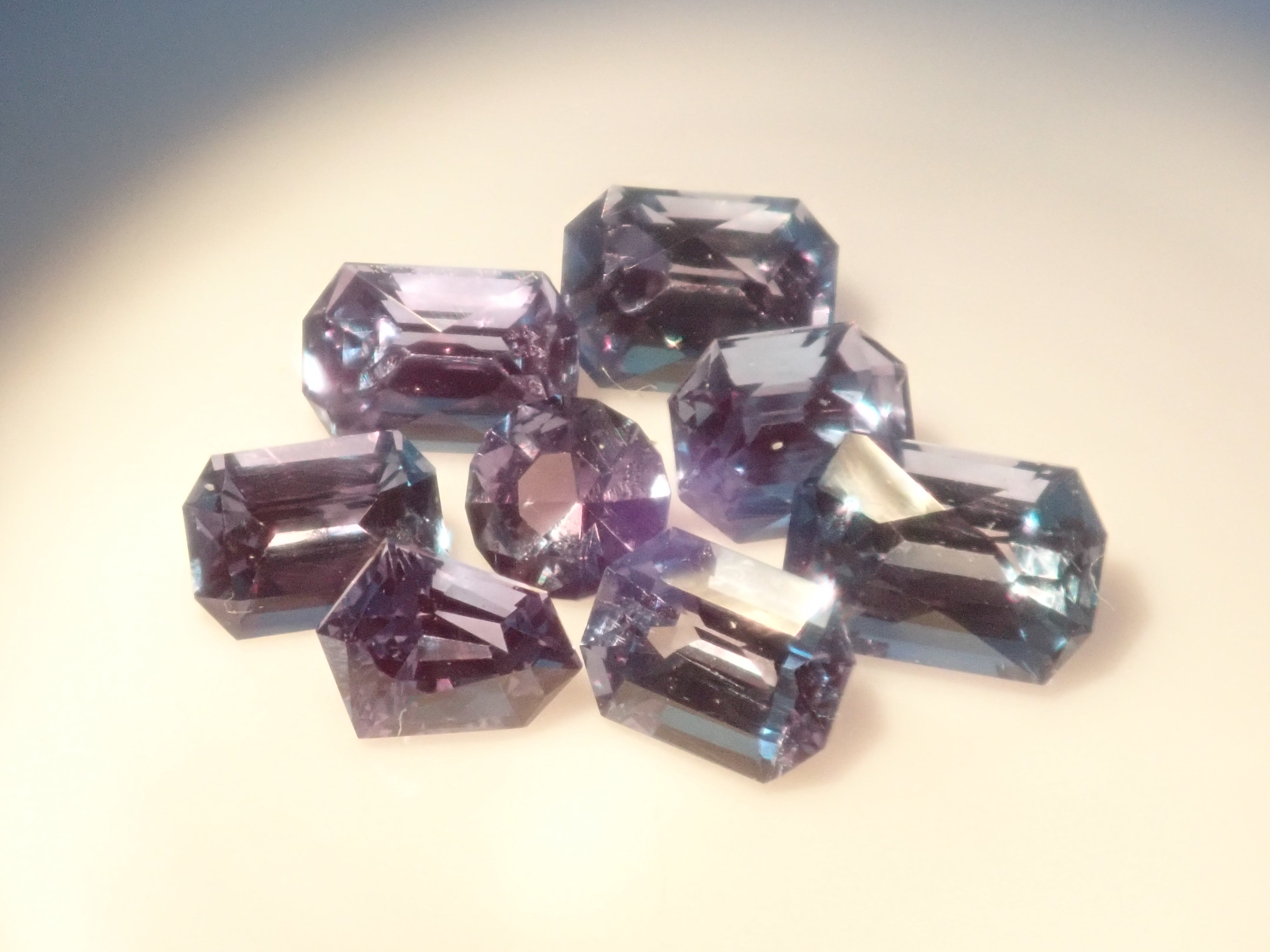 【11/8 22時販売】《限定8石》合成アレキサンドライト1石ルース（サンジェ氏のカスタムカット,シールドカット,オクタゴナルカットなど)《複数購入割引有》