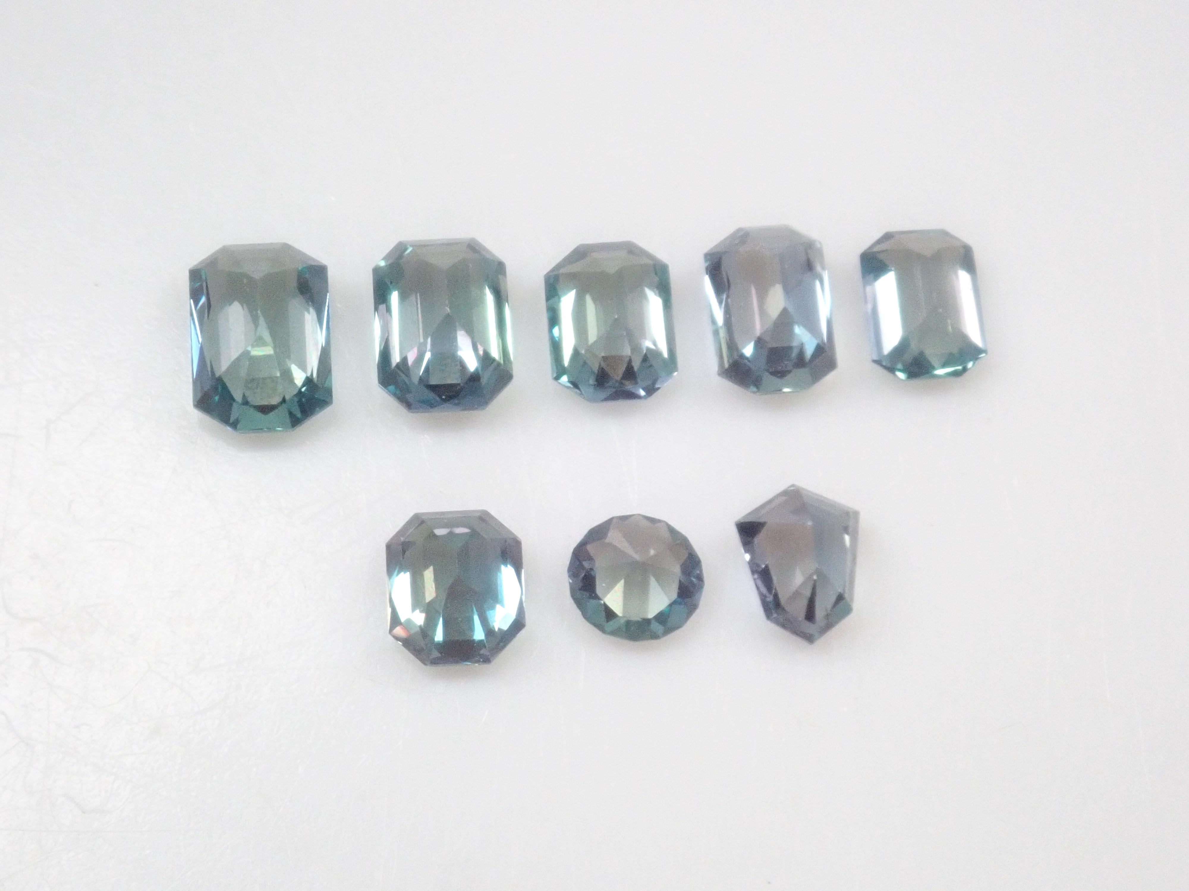 【11/8 22時販売】《限定8石》合成アレキサンドライト1石ルース（サンジェ氏のカスタムカット,シールドカット,オクタゴナルカットなど)《複数購入割引有》