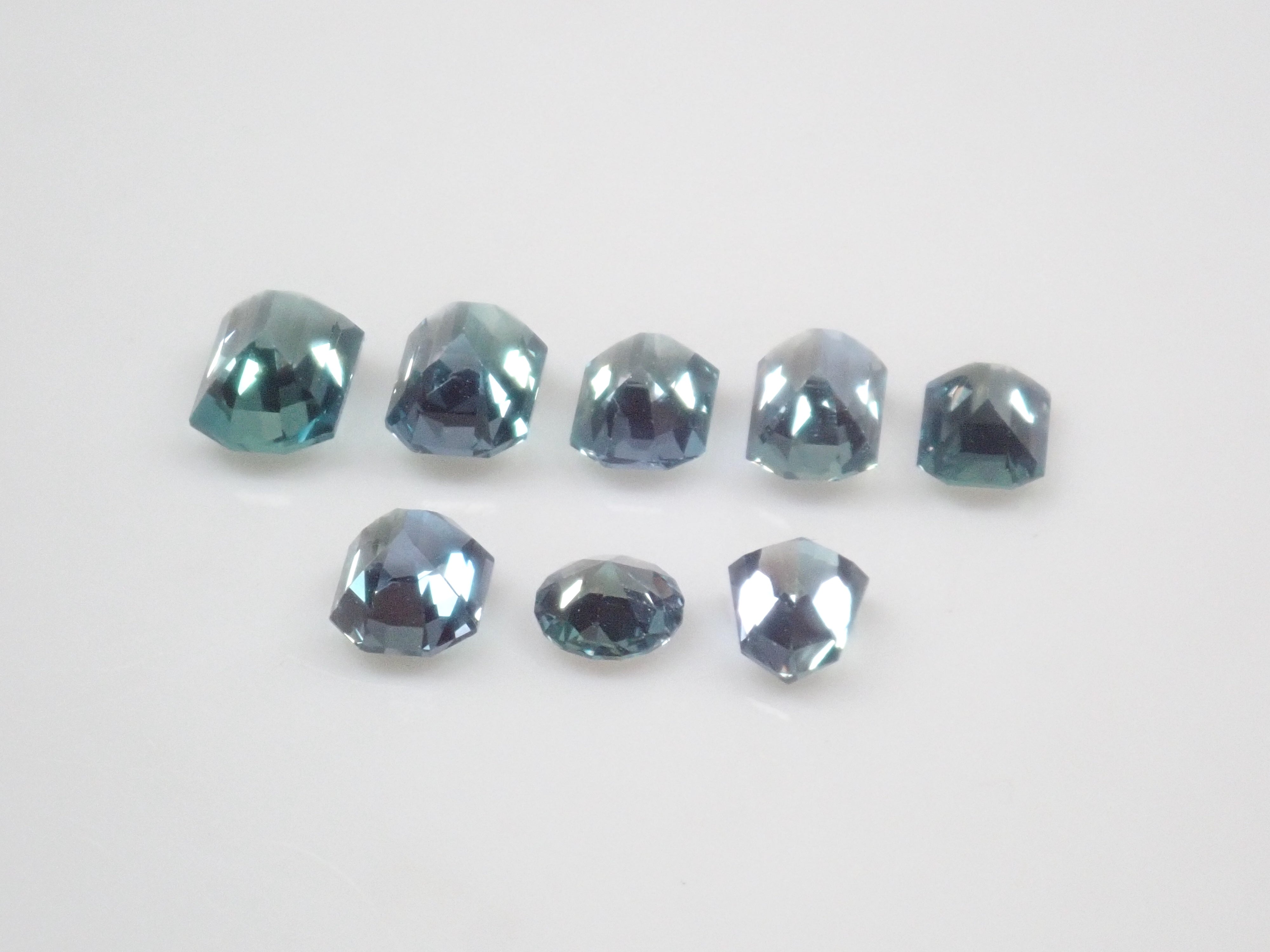 【11/8 22時販売】《限定8石》合成アレキサンドライト1石ルース（サンジェ氏のカスタムカット,シールドカット,オクタゴナルカットなど)《複数購入割引有》