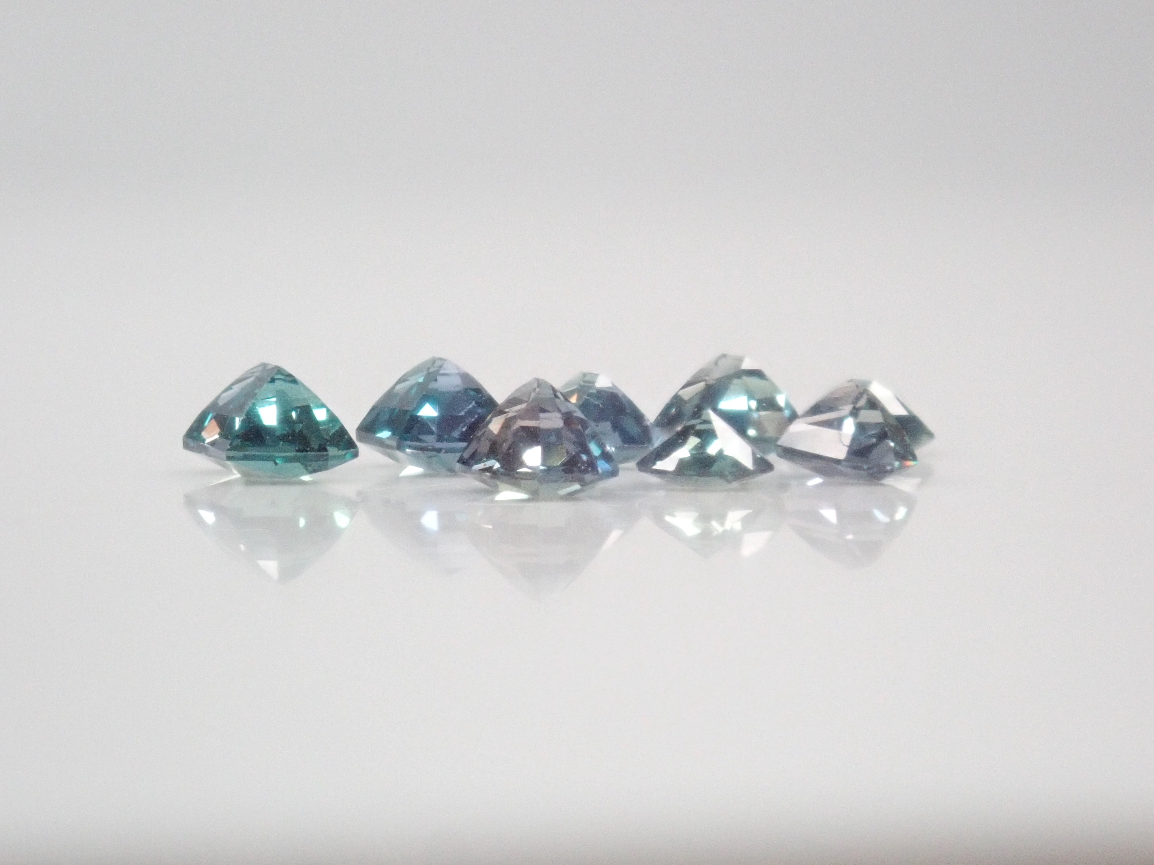 【11/8 22時販売】《限定8石》合成アレキサンドライト1石ルース（サンジェ氏のカスタムカット,シールドカット,オクタゴナルカットなど)《複数購入割引有》