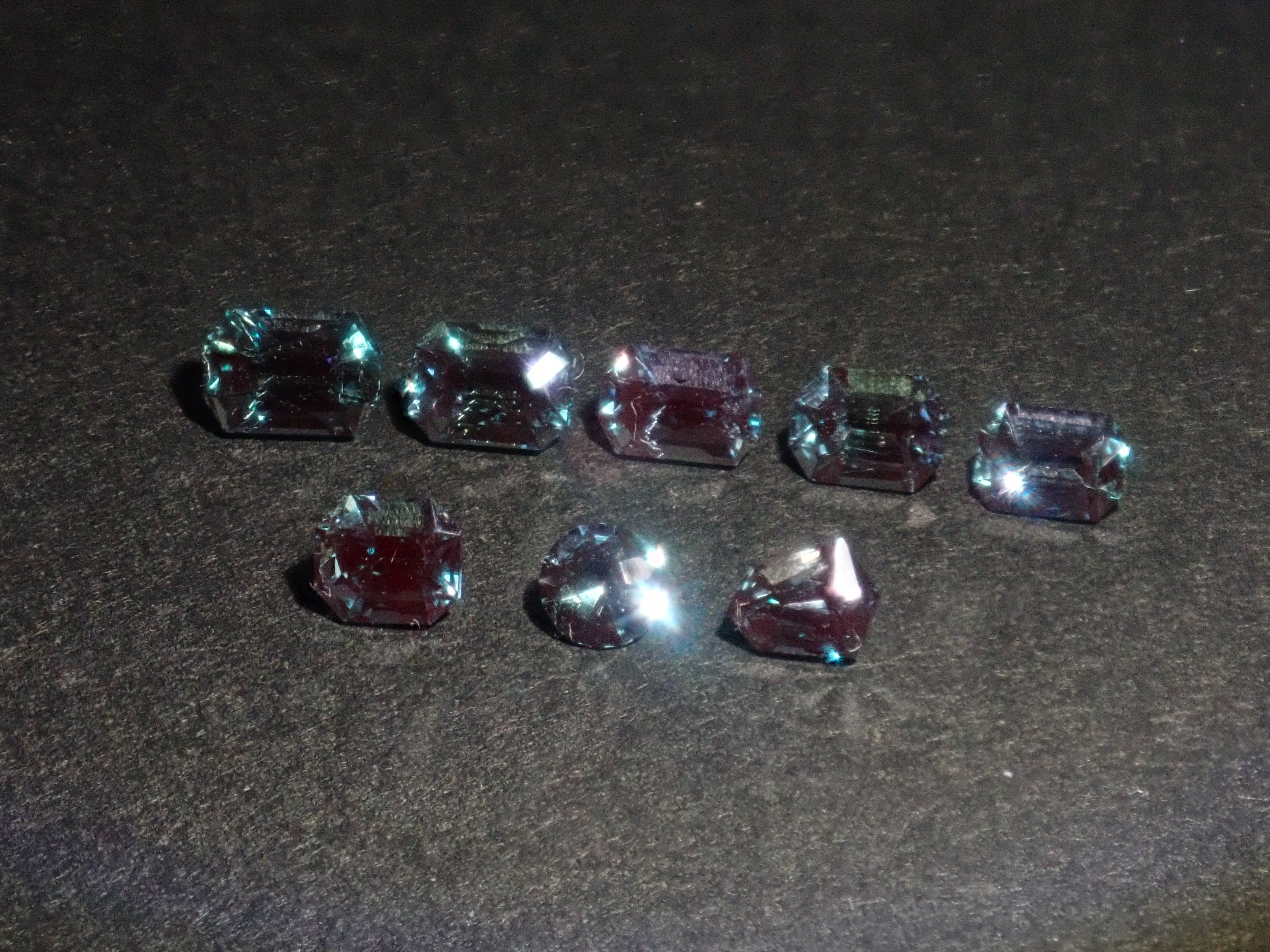 【11/8 22時販売】《限定8石》合成アレキサンドライト1石ルース（サンジェ氏のカスタムカット,シールドカット,オクタゴナルカットなど)《複数購入割引有》