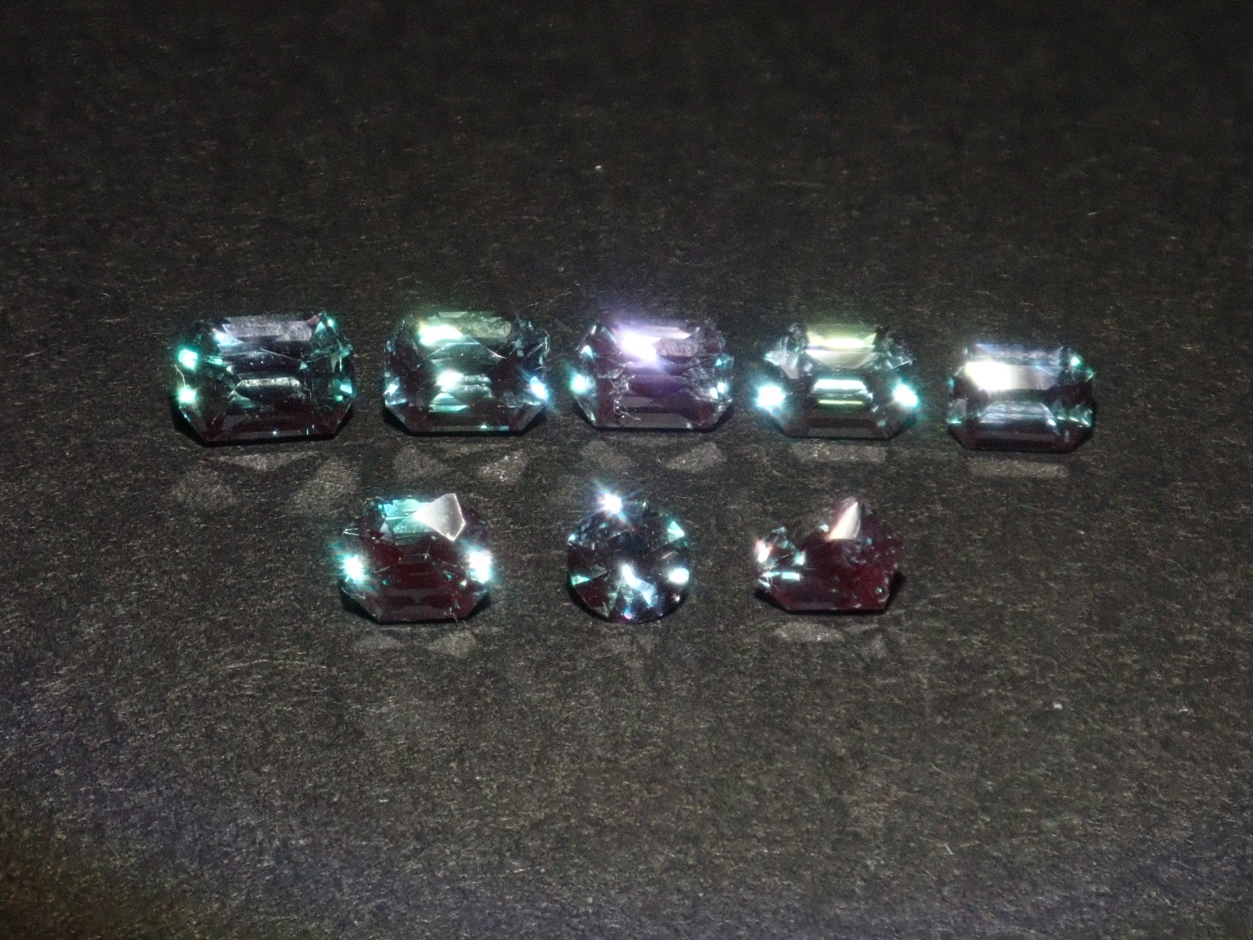 【11/8 22時販売】《限定8石》合成アレキサンドライト1石ルース（サンジェ氏のカスタムカット,シールドカット,オクタゴナルカットなど)《複数購入割引有》