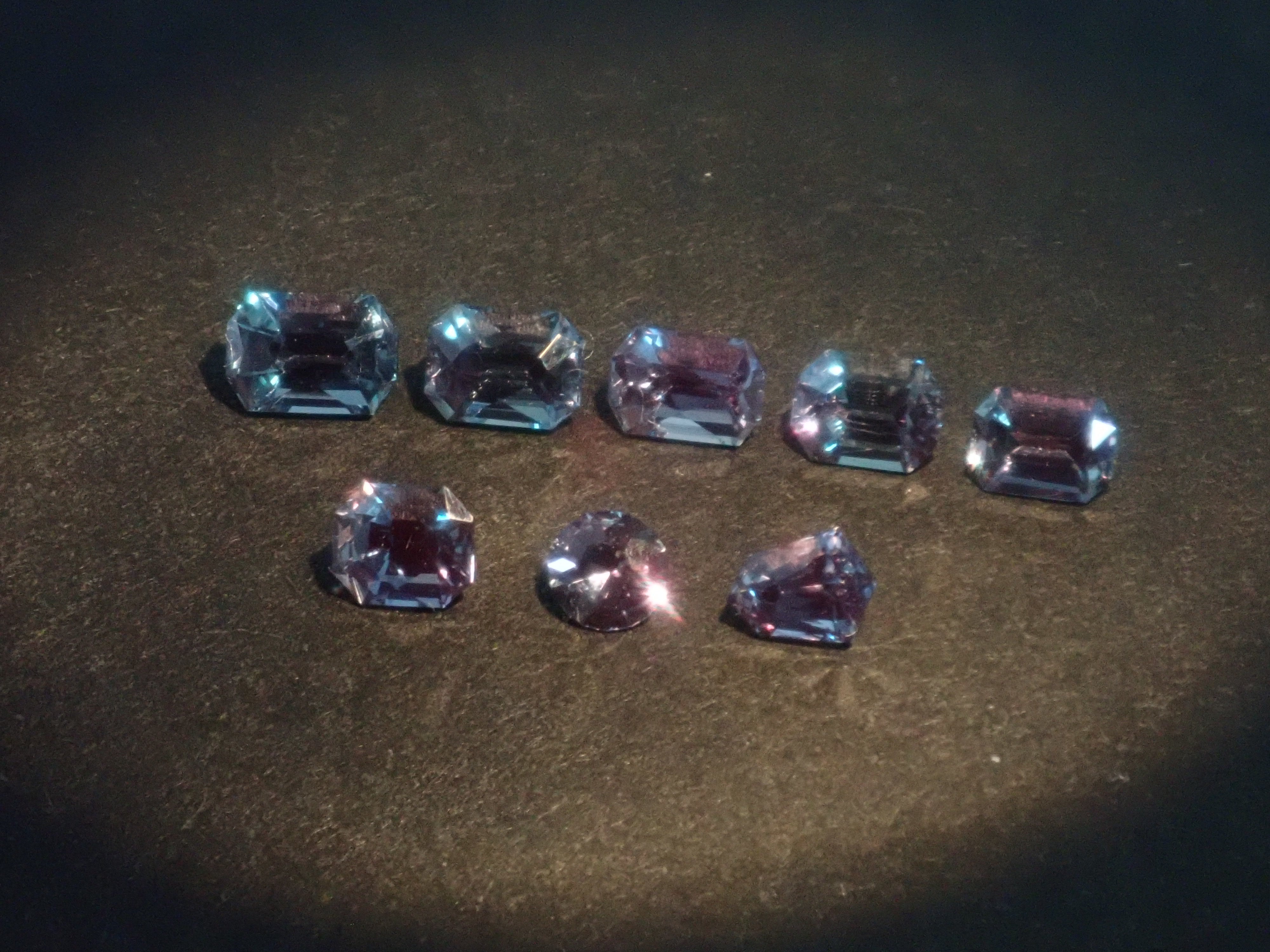 【11/8 22時販売】《限定8石》合成アレキサンドライト1石ルース（サンジェ氏のカスタムカット,シールドカット,オクタゴナルカットなど)《複数購入割引有》