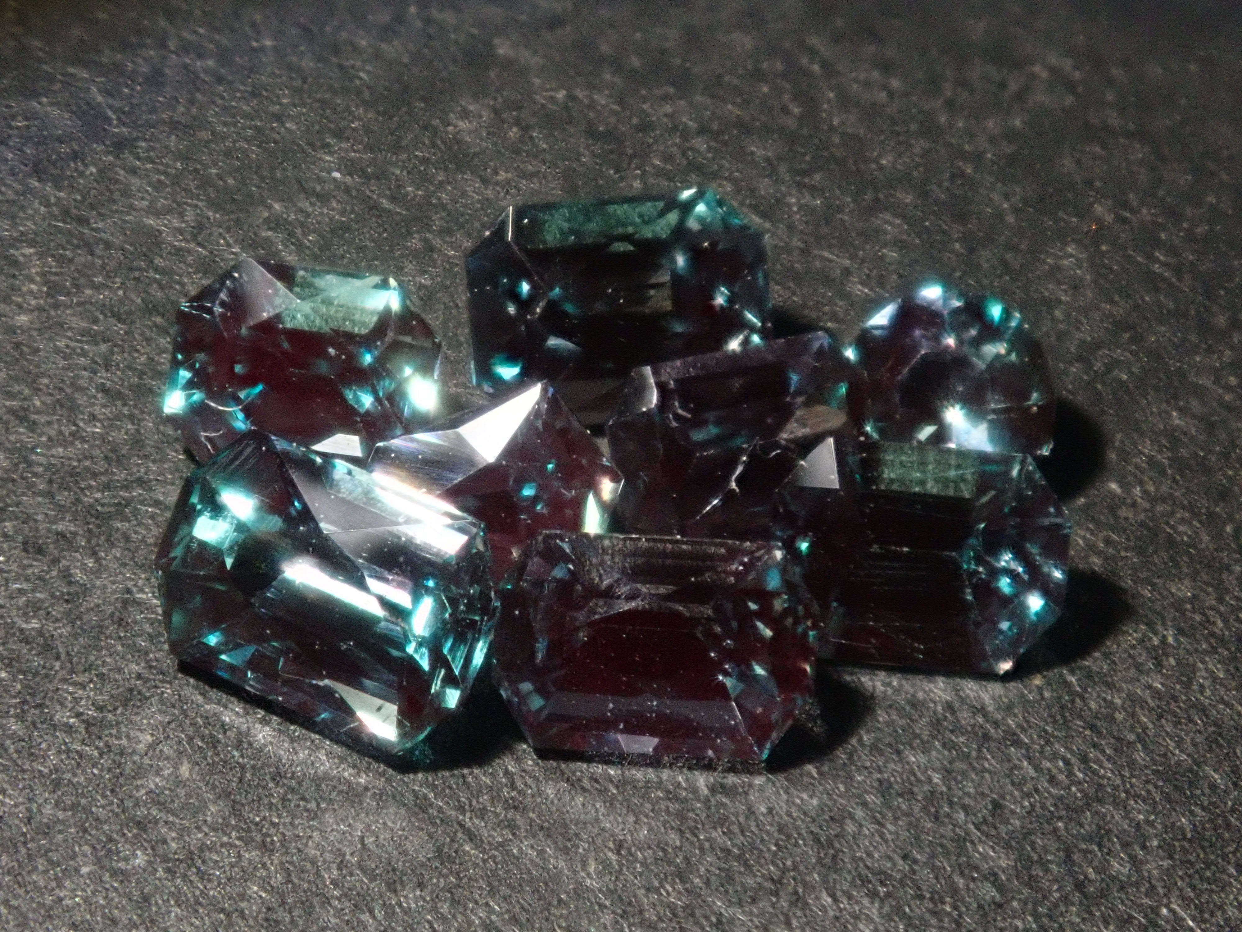 【11/8 22時販売】《限定8石》合成アレキサンドライト1石ルース（サンジェ氏のカスタムカット,シールドカット,オクタゴナルカットなど)《複数購入割引有》