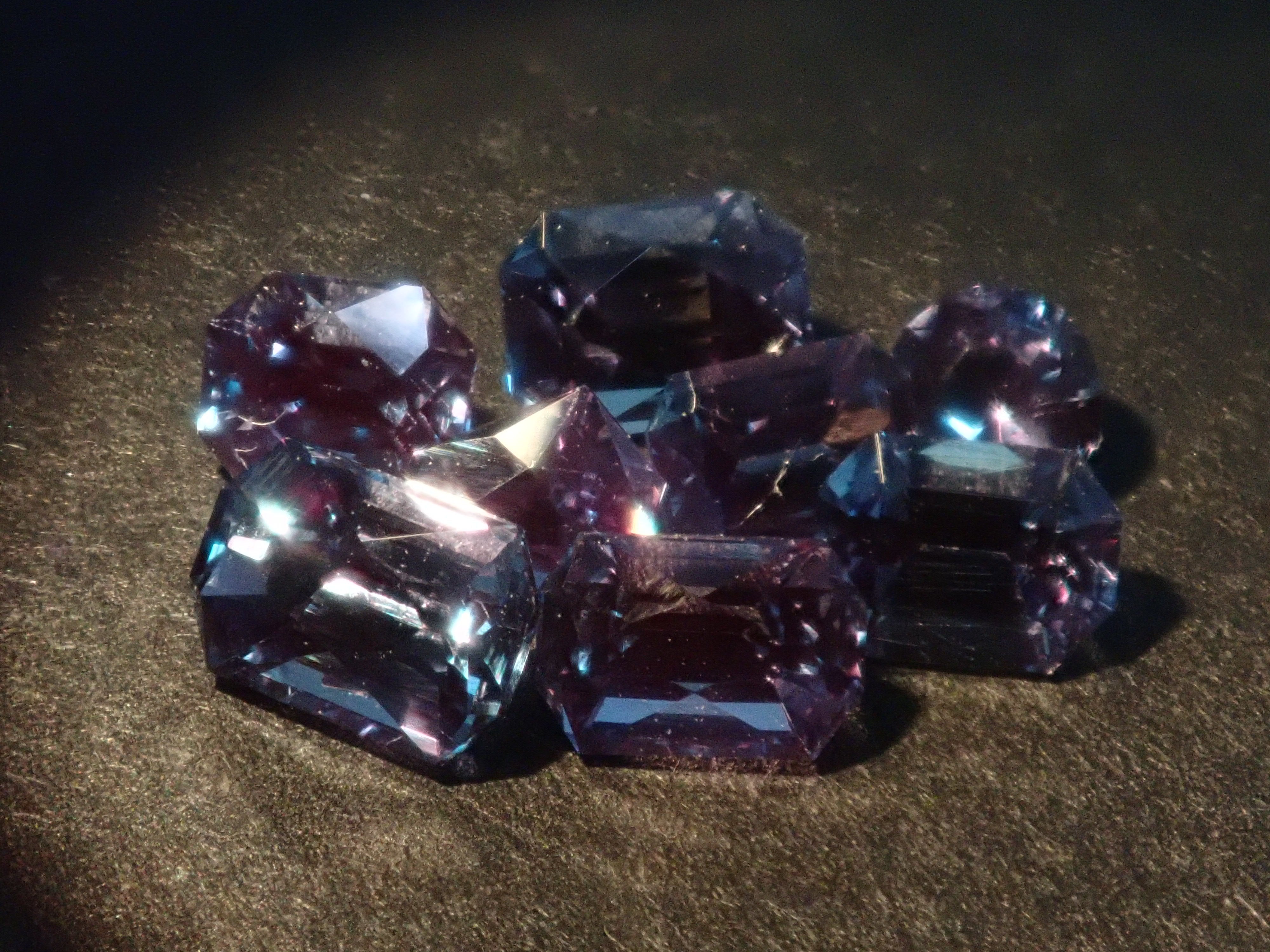 【11/8 22時販売】《限定8石》合成アレキサンドライト1石ルース（サンジェ氏のカスタムカット,シールドカット,オクタゴナルカットなど)《複数購入割引有》