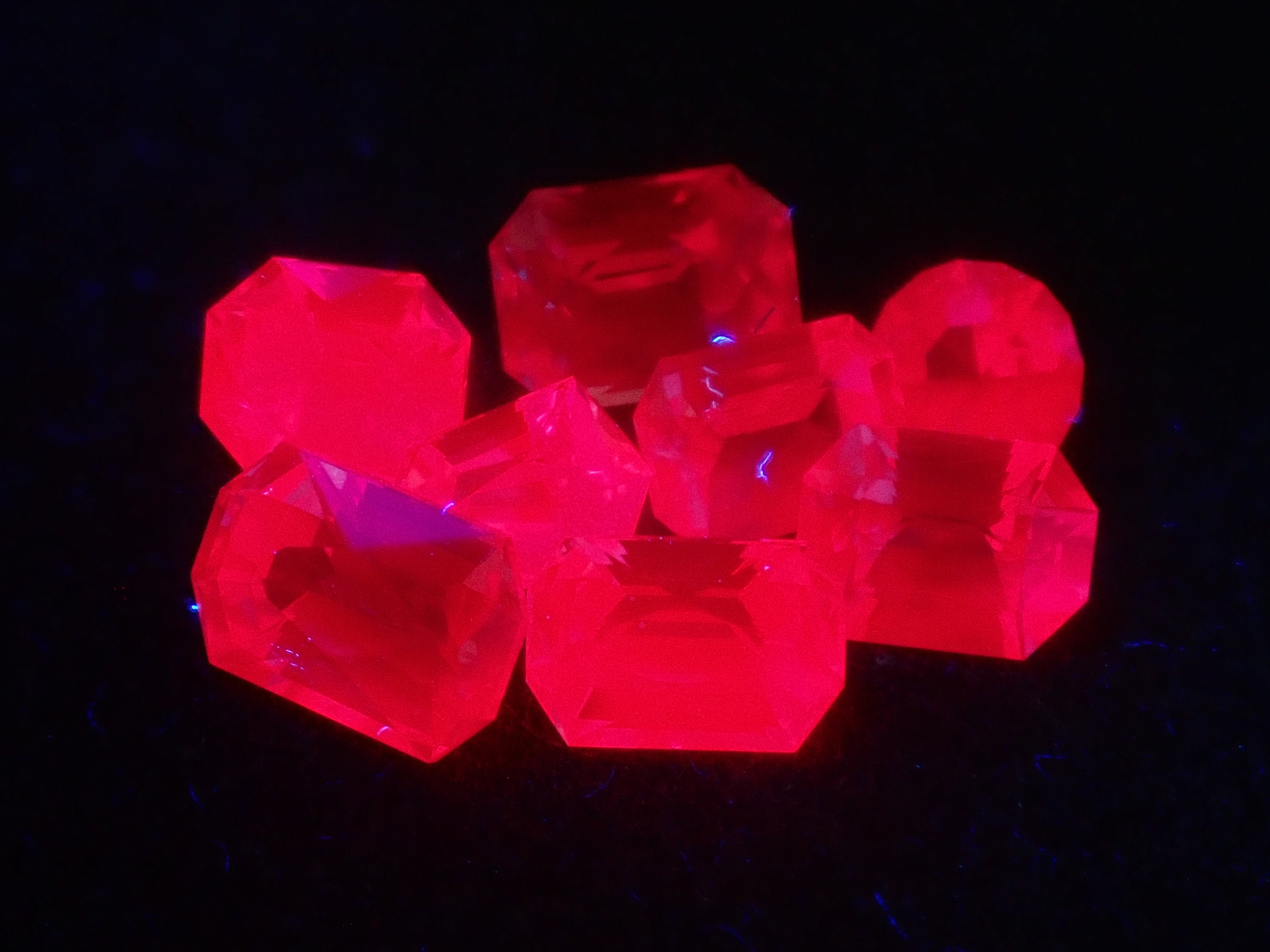 【11/8 22時販売】《限定8石》合成アレキサンドライト1石ルース（サンジェ氏のカスタムカット,シールドカット,オクタゴナルカットなど)《複数購入割引有》