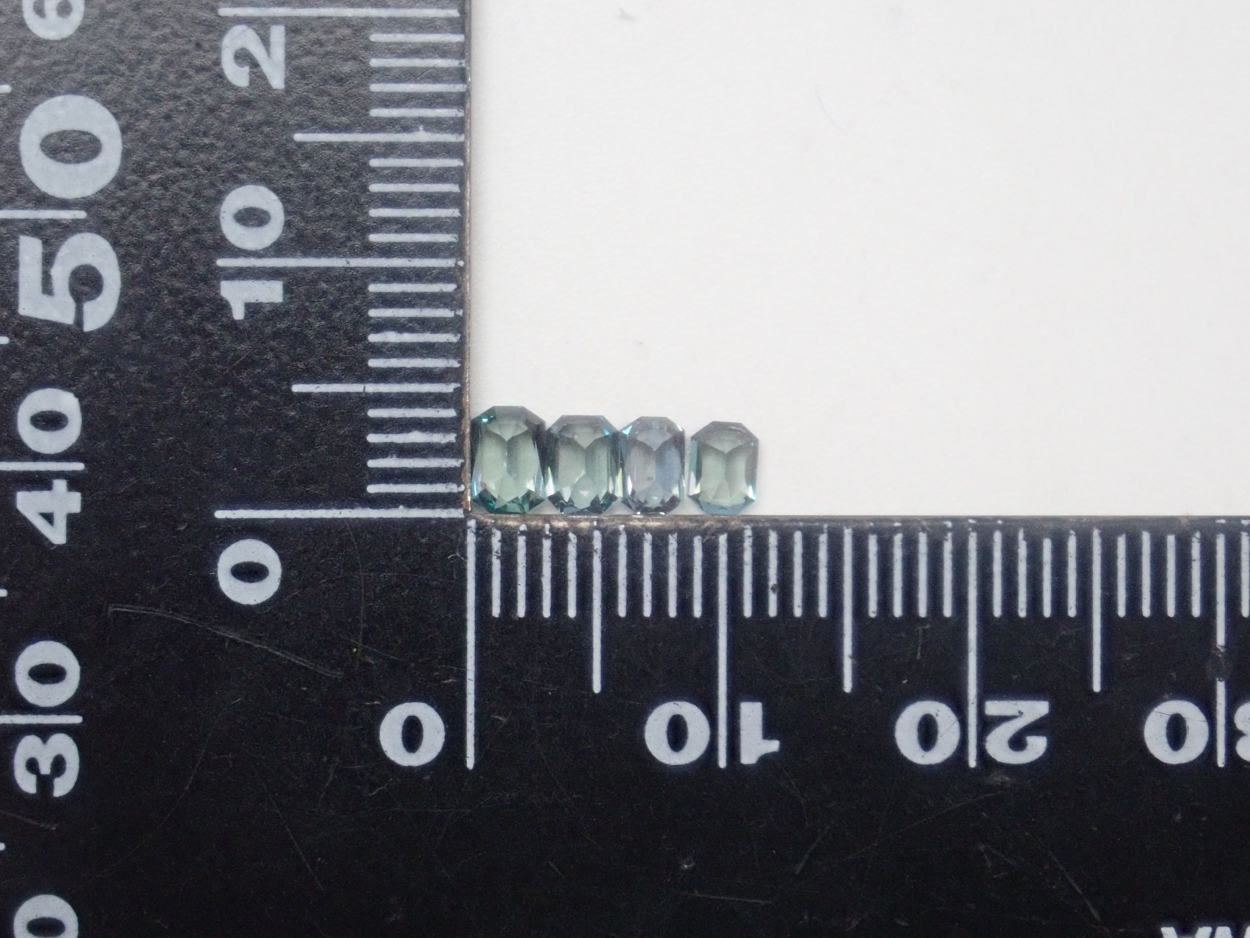 【11/8 22時販売】《限定8石》合成アレキサンドライト1石ルース（サンジェ氏のカスタムカット,シールドカット,オクタゴナルカットなど)《複数購入割引有》