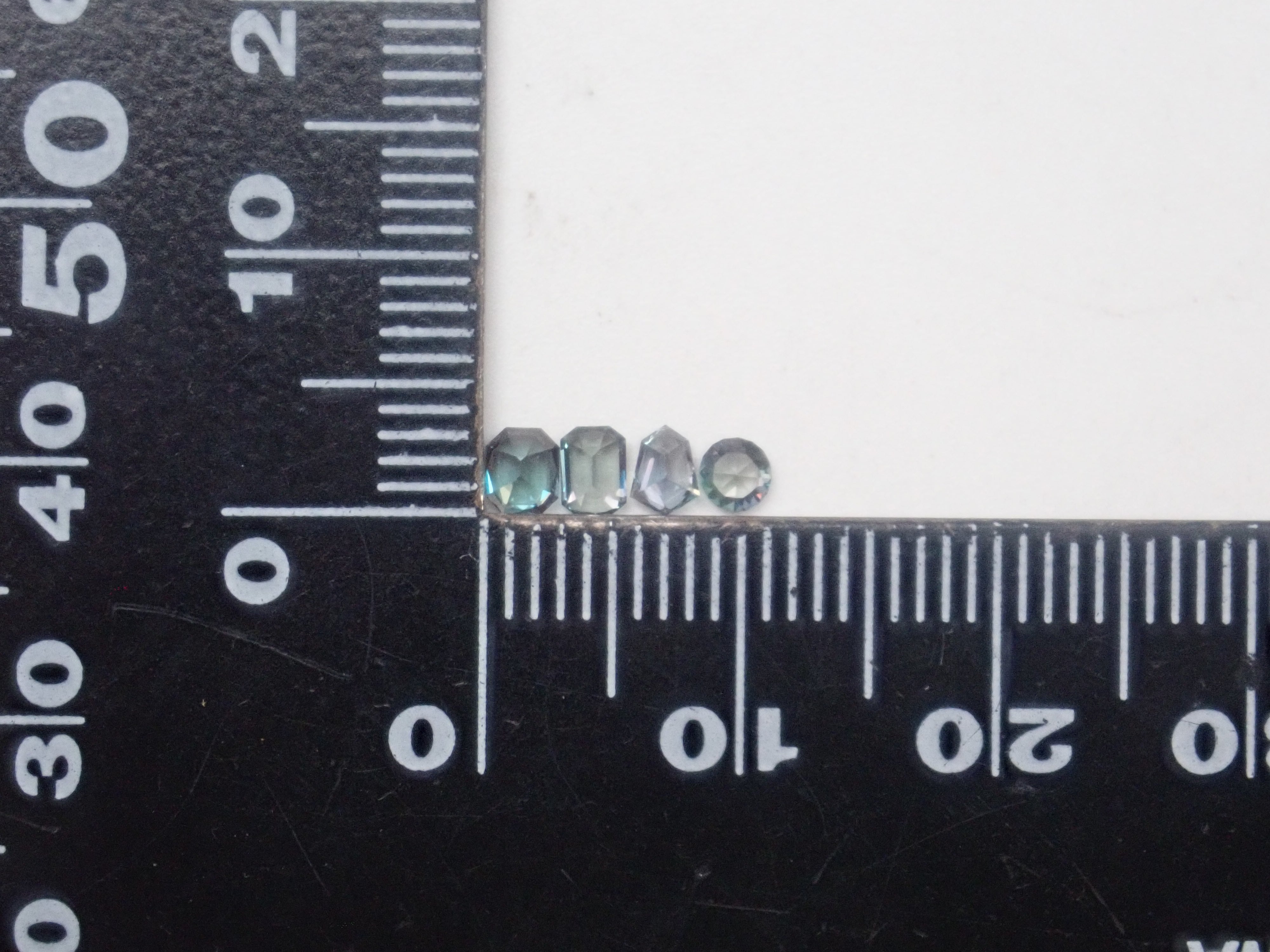 【11/8 22時販売】《限定8石》合成アレキサンドライト1石ルース（サンジェ氏のカスタムカット,シールドカット,オクタゴナルカットなど)《複数購入割引有》