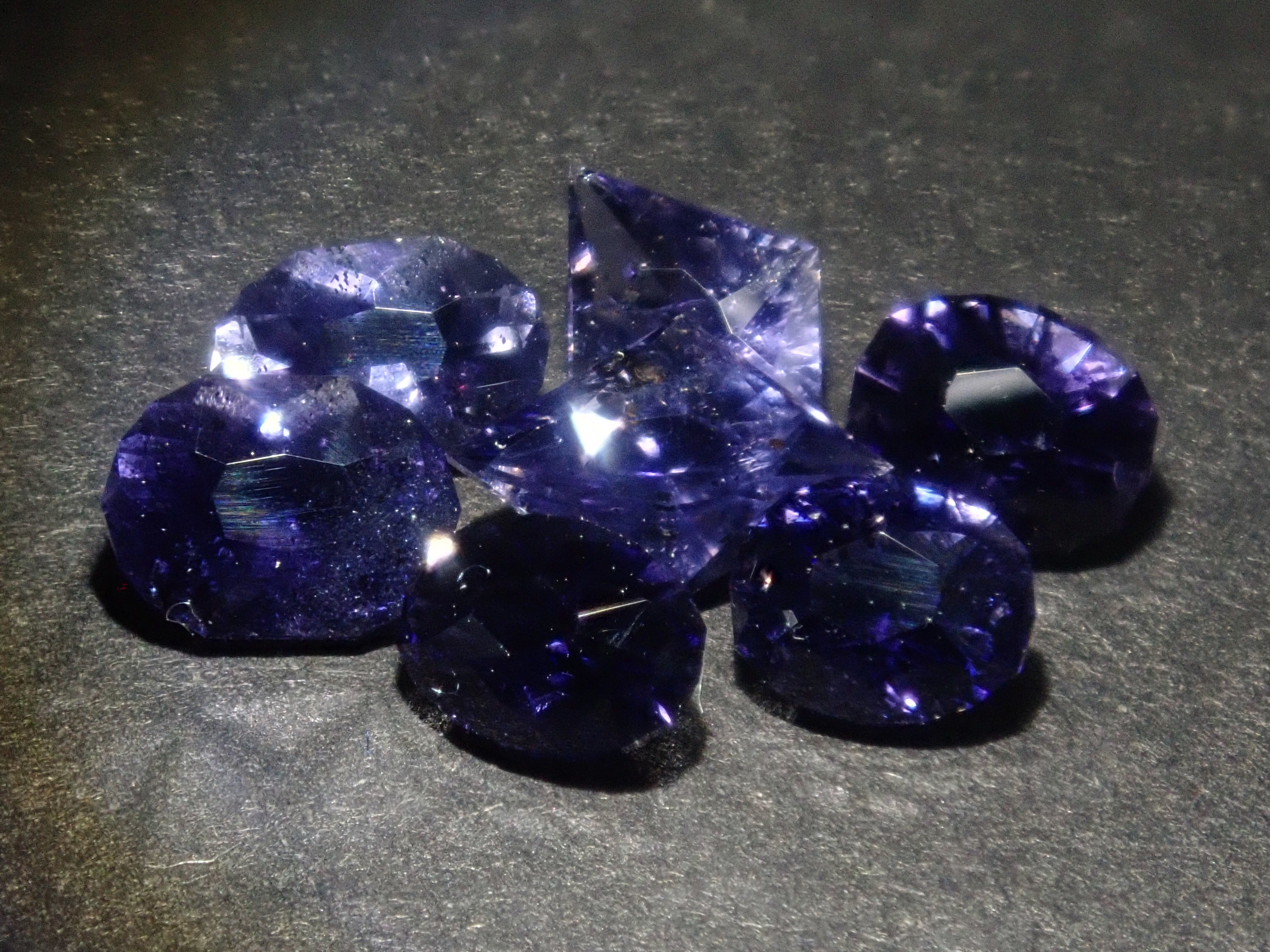 インド産アイオライトサンストーン1石ルース (サンジェ氏の