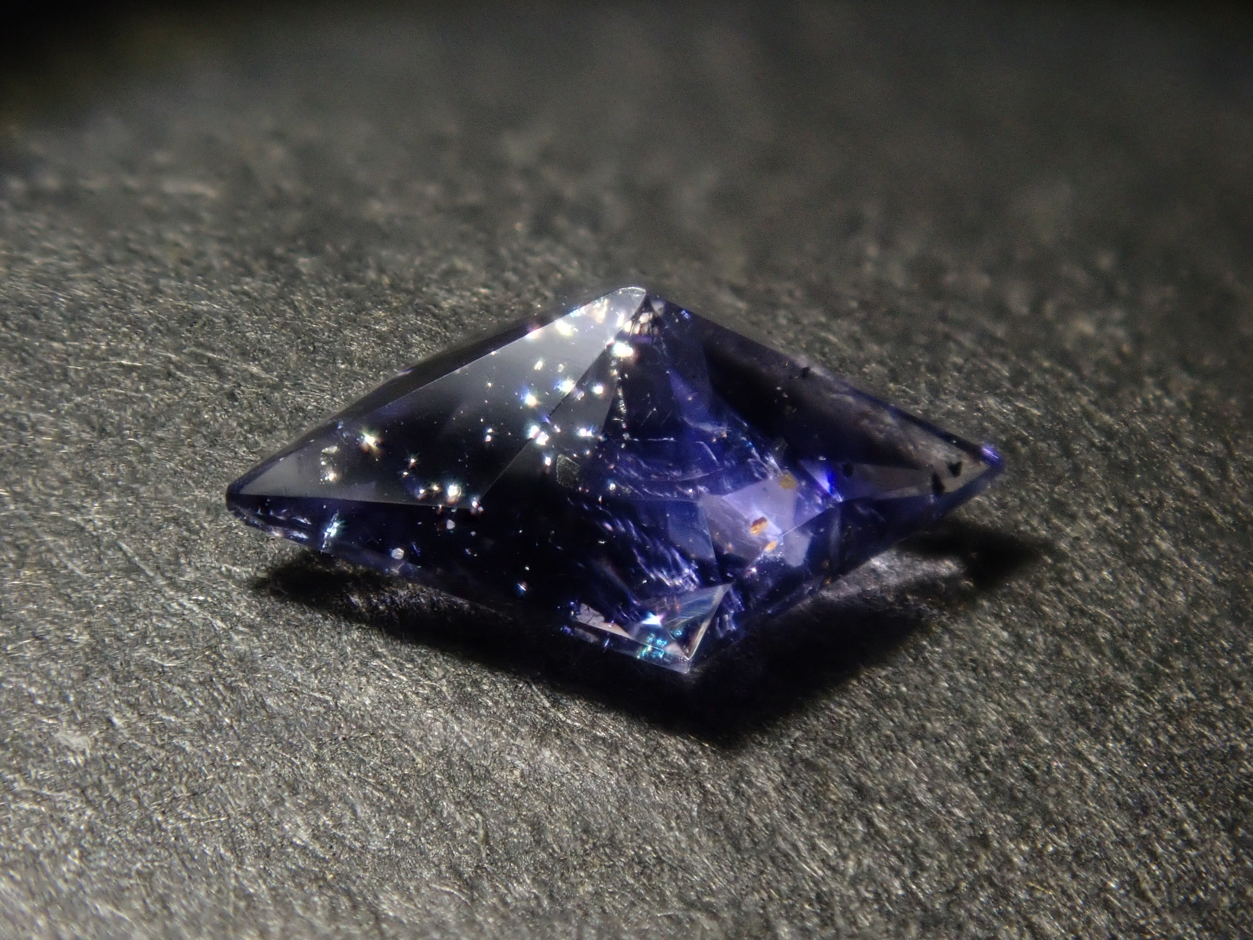 インド産アイオライトサンストーン1石ルース (サンジェ氏の