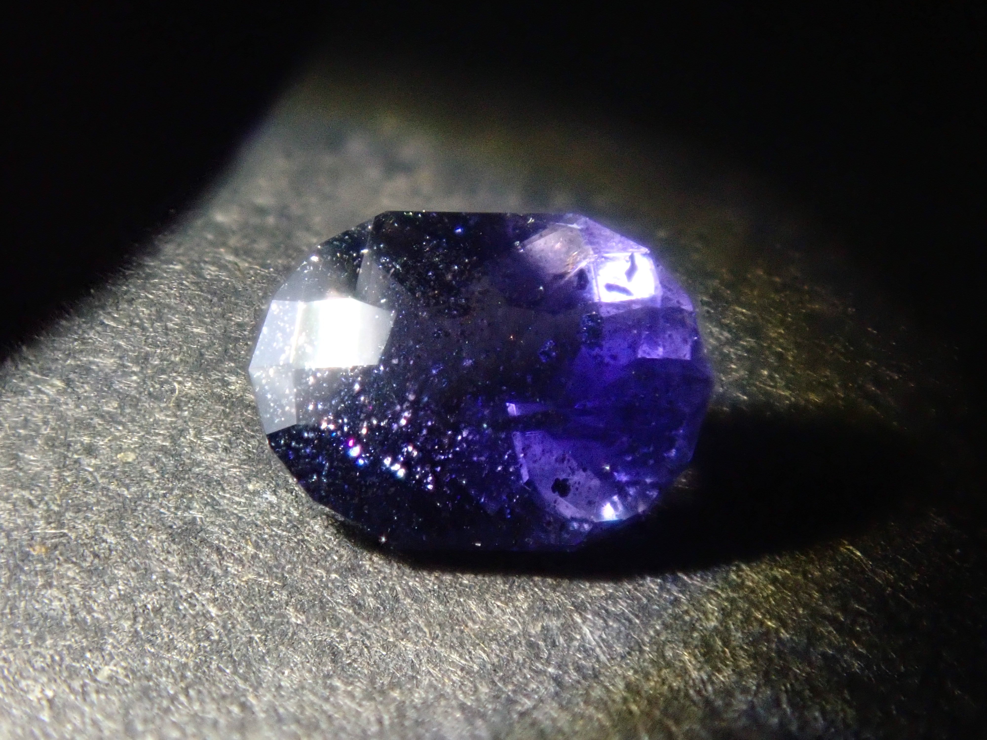 【11/8 22時販売】《限定7石》インド産アイオライトサンストーン1石ルース (サンジェ氏のカスタムカット) 《複数購入割引有》　