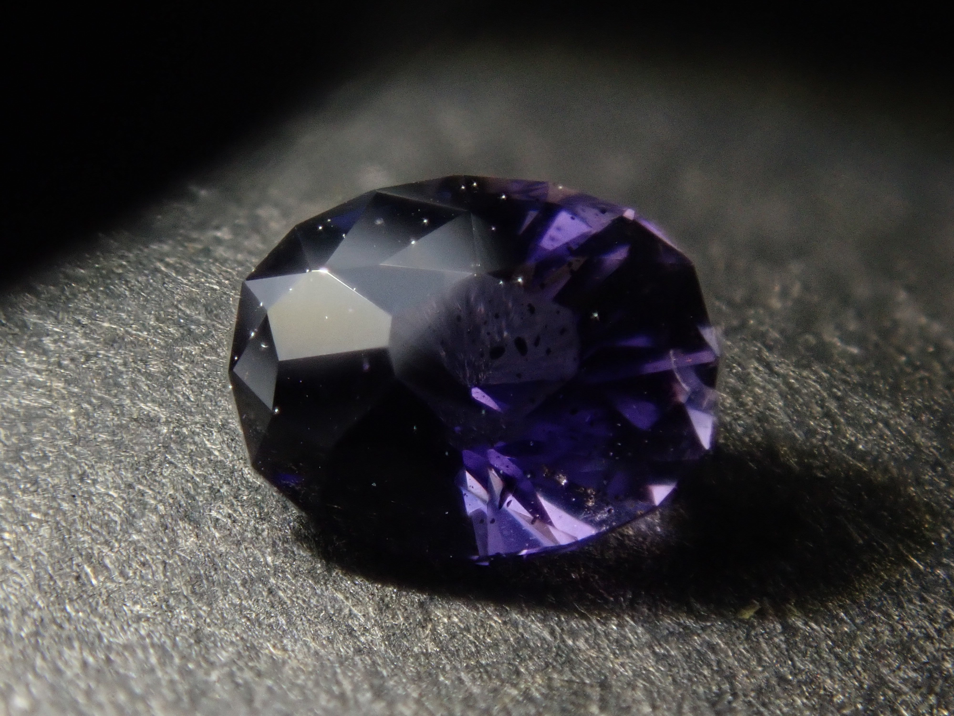 【11/8 22時販売】《限定7石》インド産アイオライトサンストーン1石ルース (サンジェ氏のカスタムカット) 《複数購入割引有》　