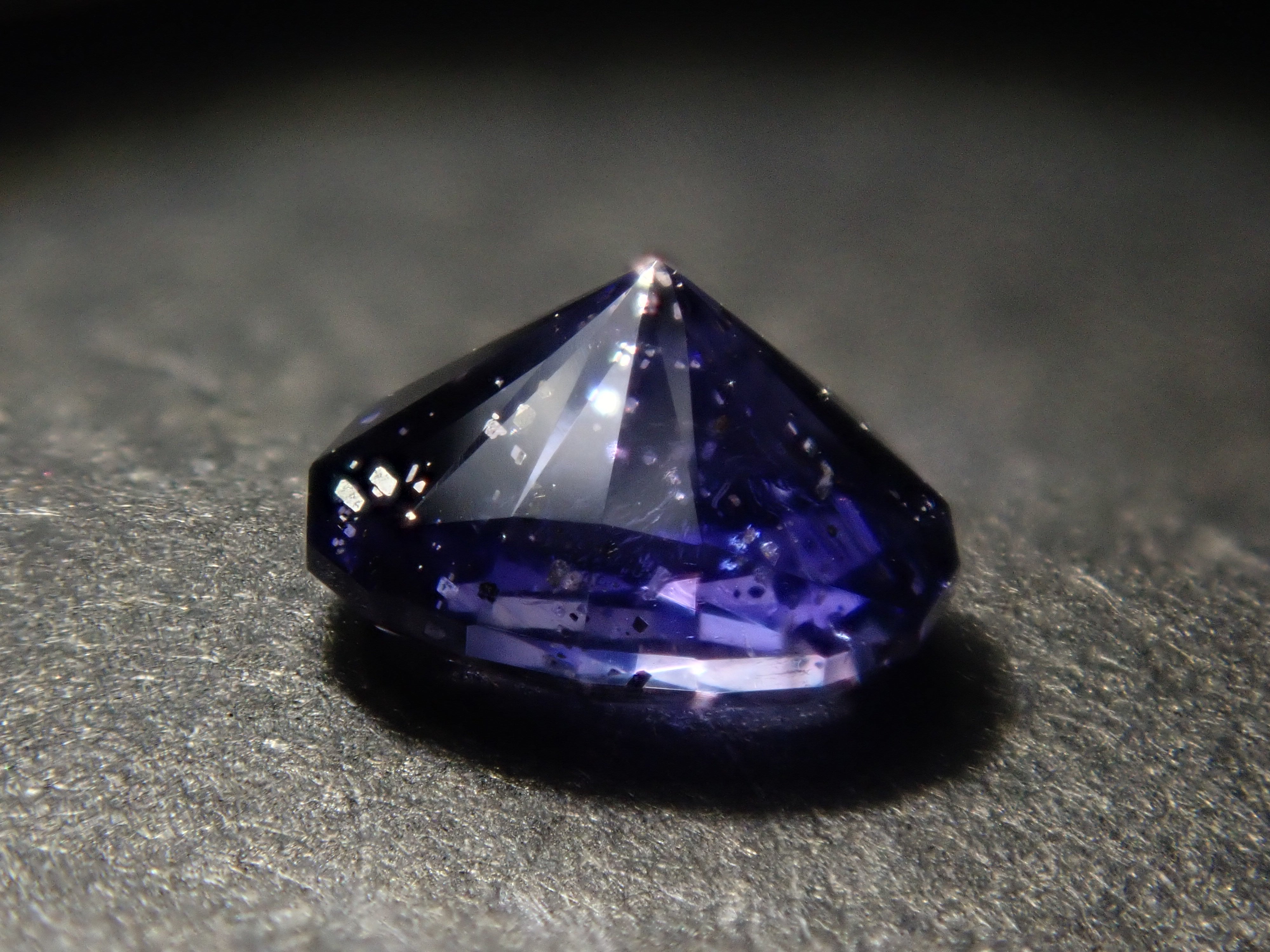 【11/8 22時販売】《限定7石》インド産アイオライトサンストーン1石ルース (サンジェ氏のカスタムカット) 《複数購入割引有》　