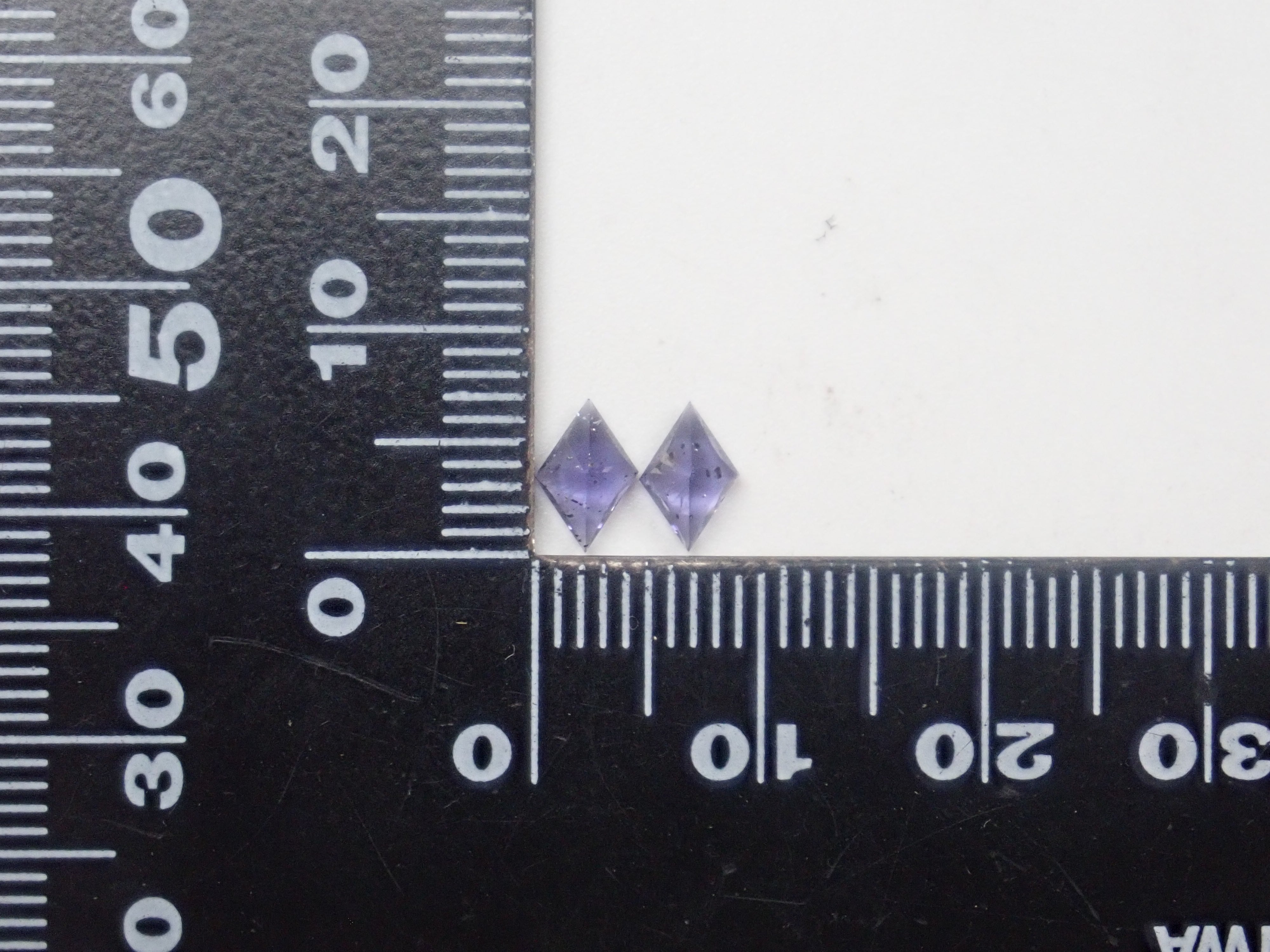 【11/8 22時販売】《限定7石》インド産アイオライトサンストーン1石ルース (サンジェ氏のカスタムカット) 《複数購入割引有》　