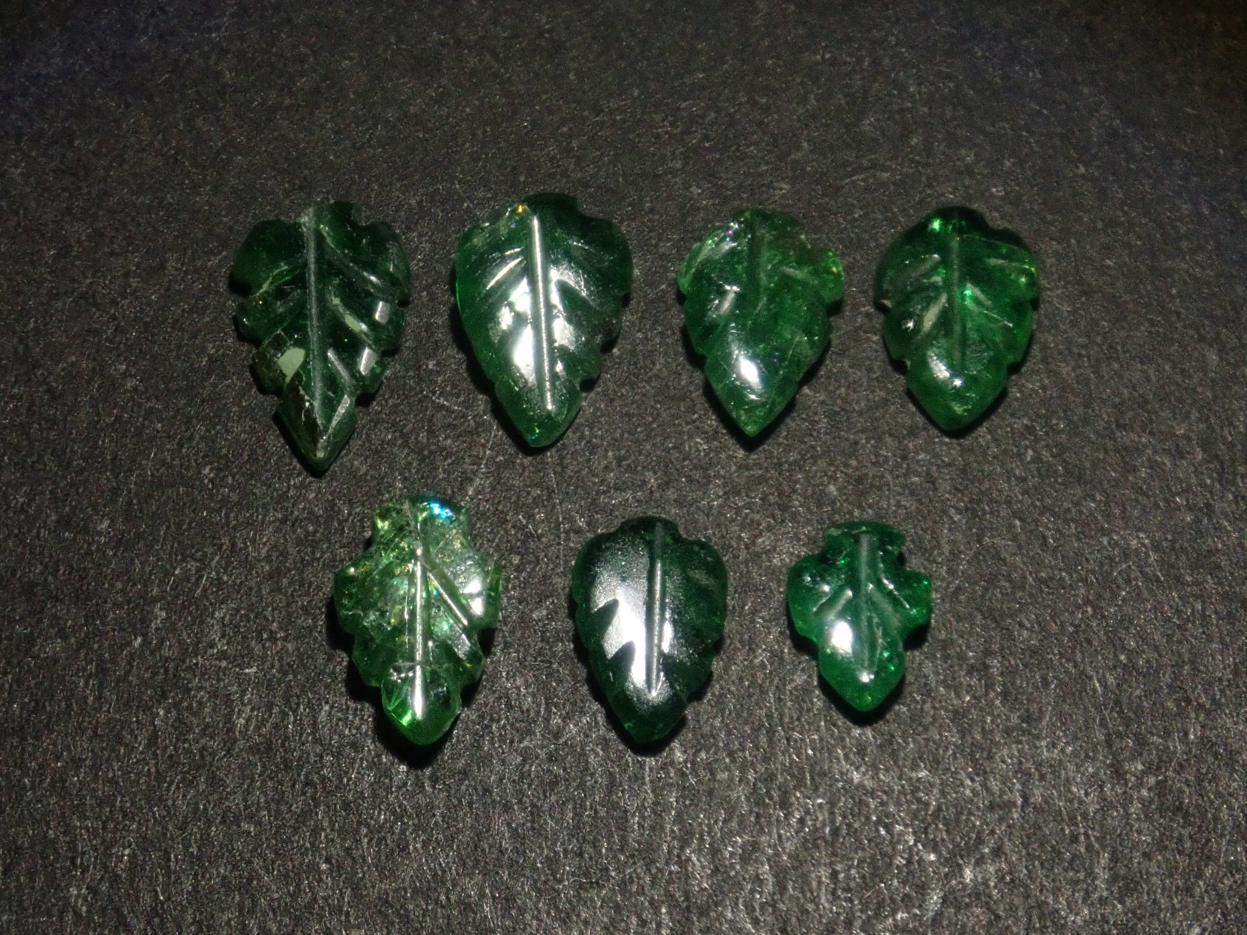 【11/8 22時販売】《限定9石》カービングガチャ（オパール、トルマリン、ツァボライトガーネット） 1石ルース《複数購入割引有》