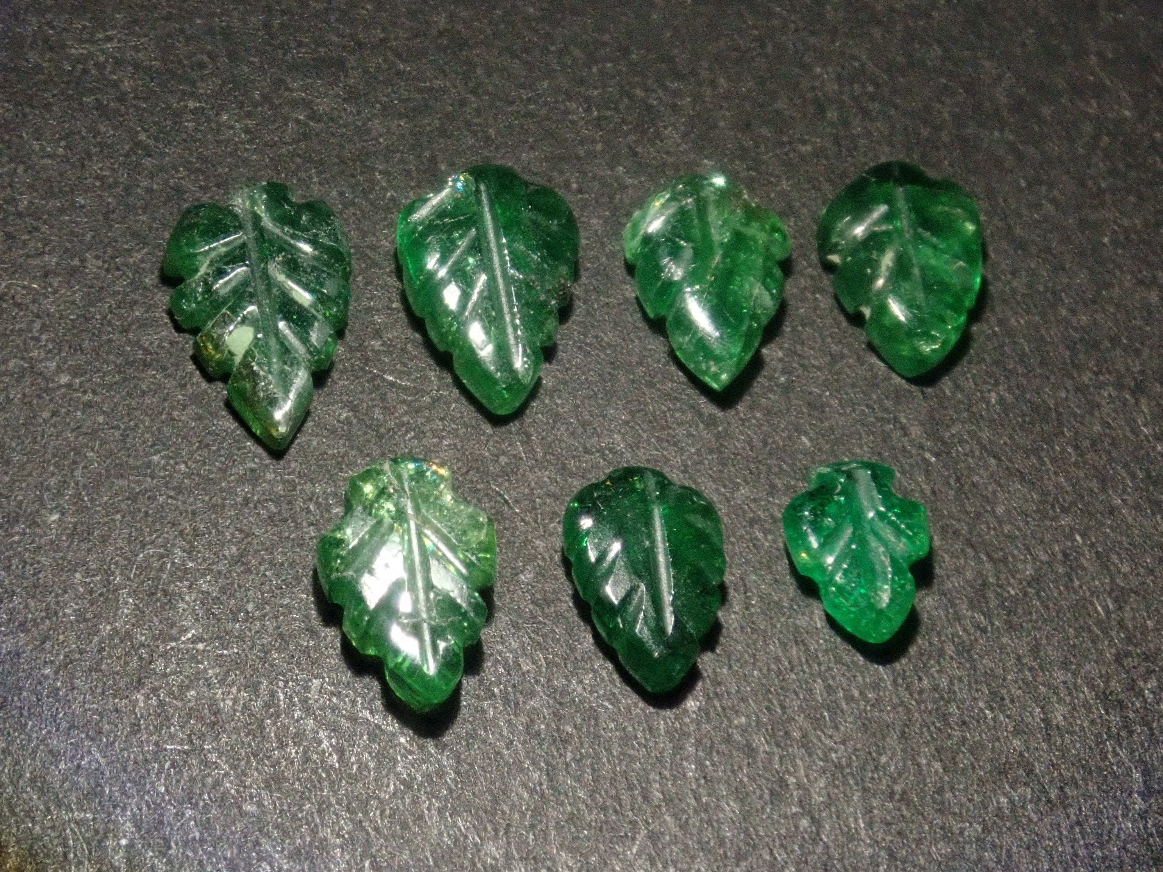 【11/8 22時販売】《限定9石》カービングガチャ（オパール、トルマリン、ツァボライトガーネット） 1石ルース《複数購入割引有》