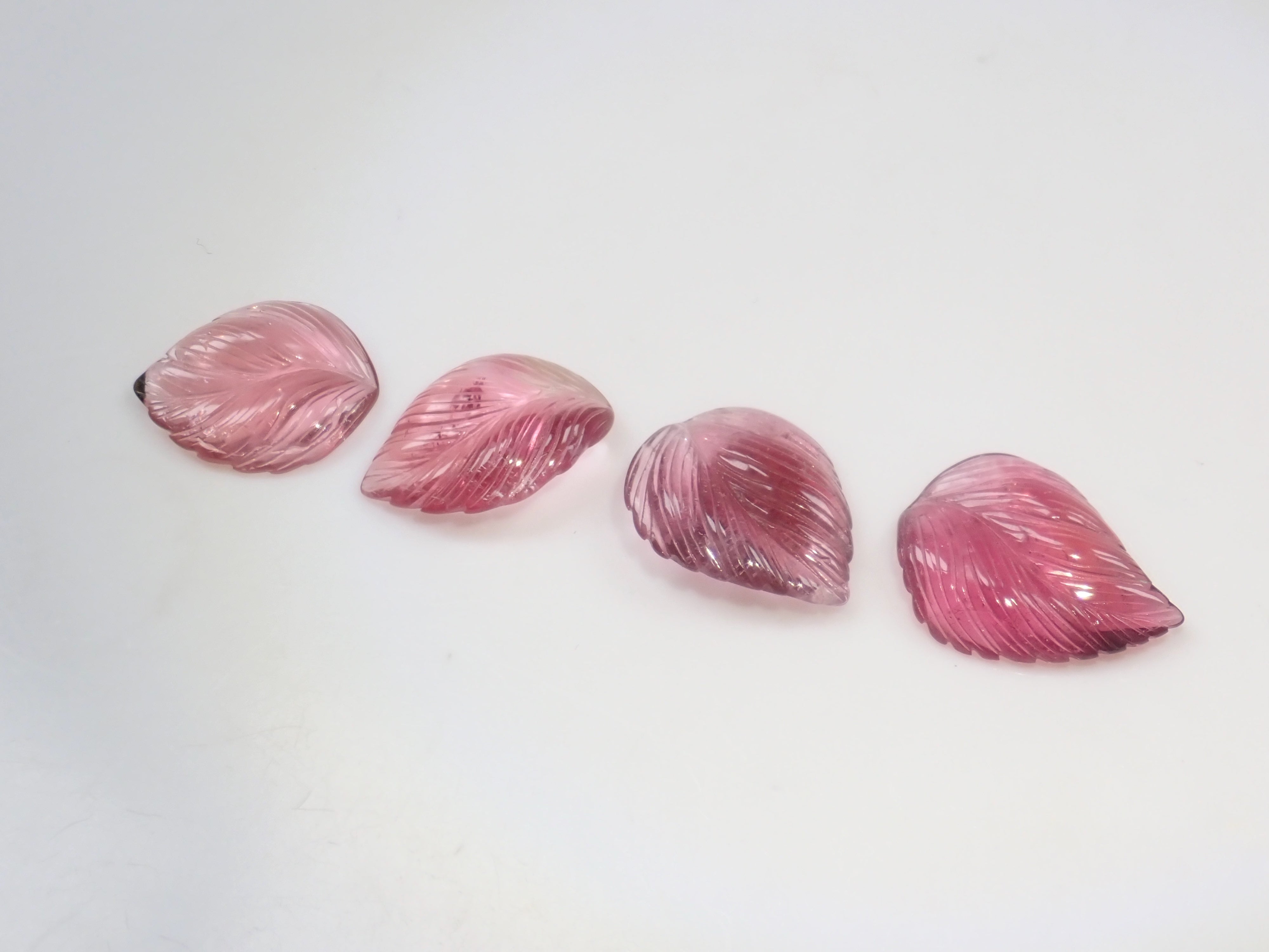 カービングガチャ（ピンクトルマリン,平均3.4ct） 1石ルース《複数購入