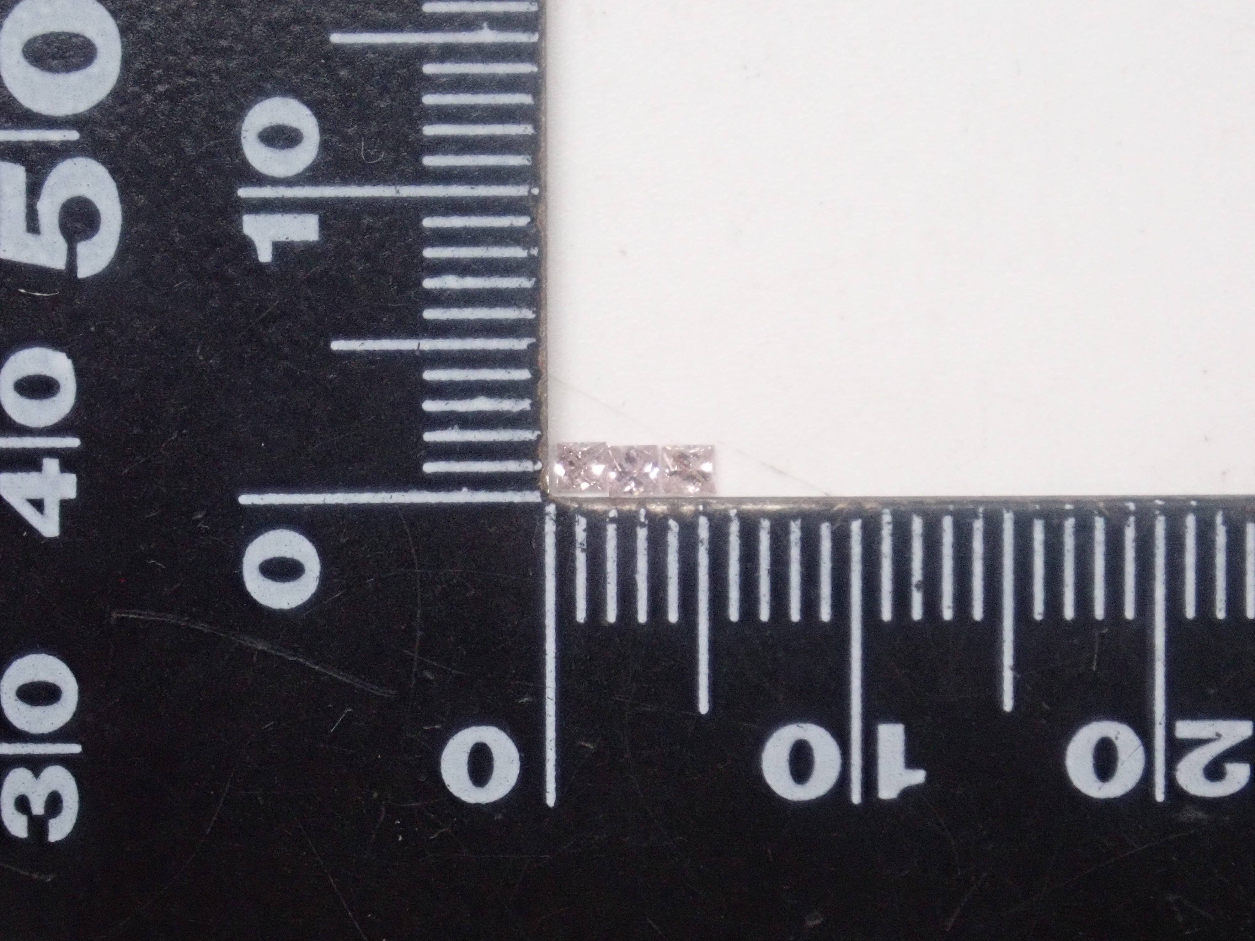 【11/9 22時販売】ピンクダイヤガチャ💎（FANCY INTENSE/0.063ct 中宝ソ付き通常98,000円やFANCY PURPLISH PINK 1.7mm/0.021ctを2石含む）《複数購入割引有》