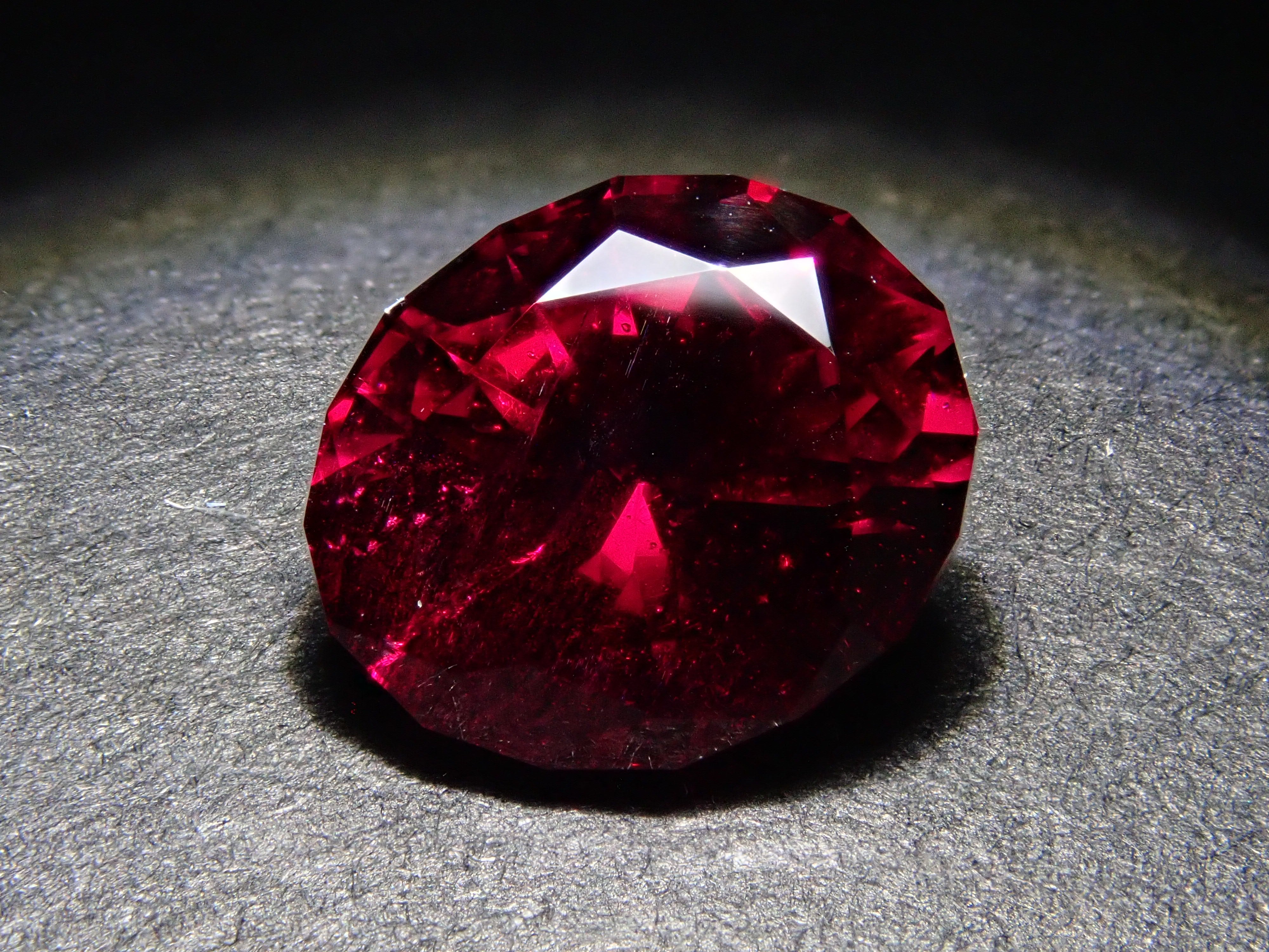 [12560329] Rhodolite Garnet 1.890ct Loose Stone
