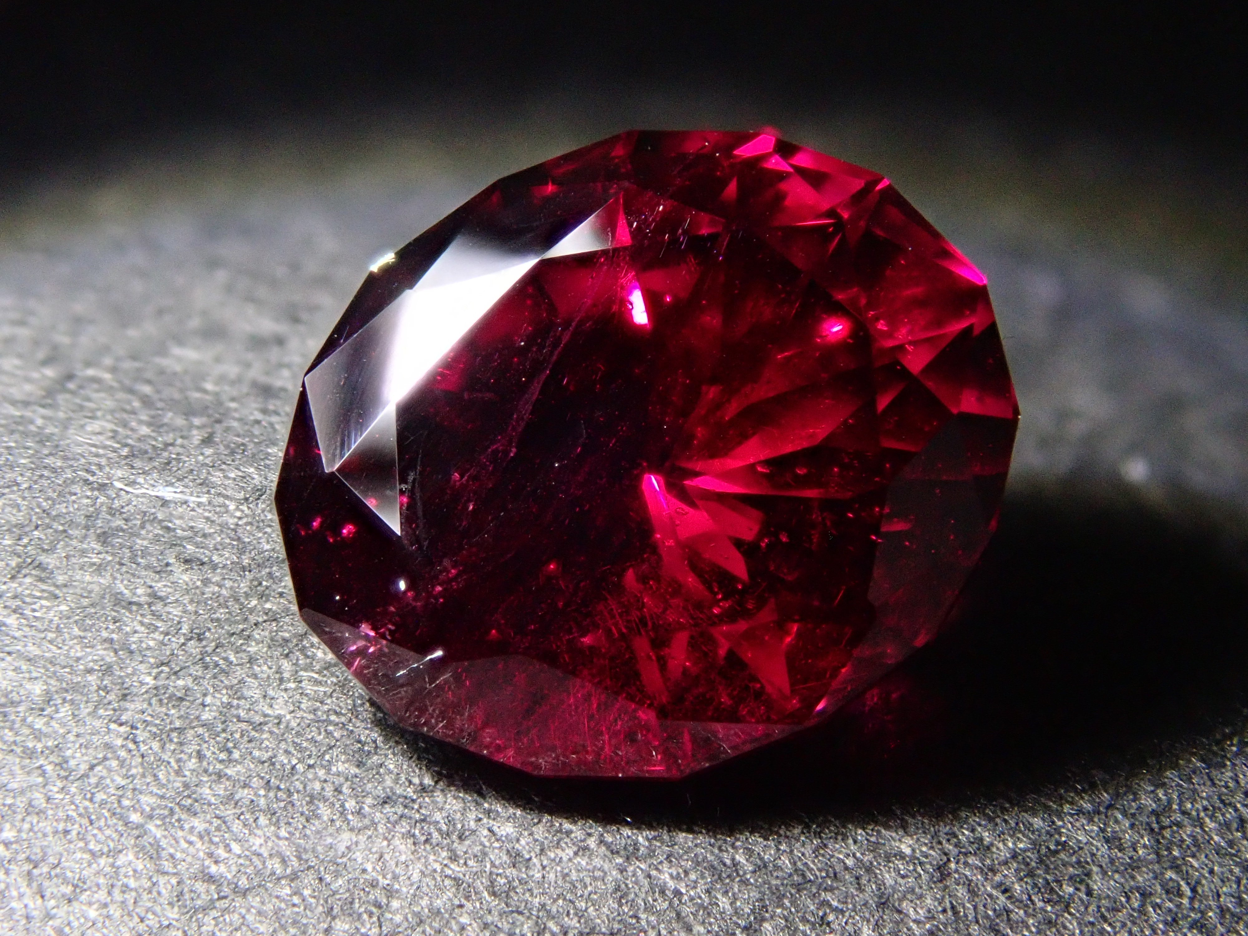 [12560329] Rhodolite Garnet 1.890ct Loose Stone
