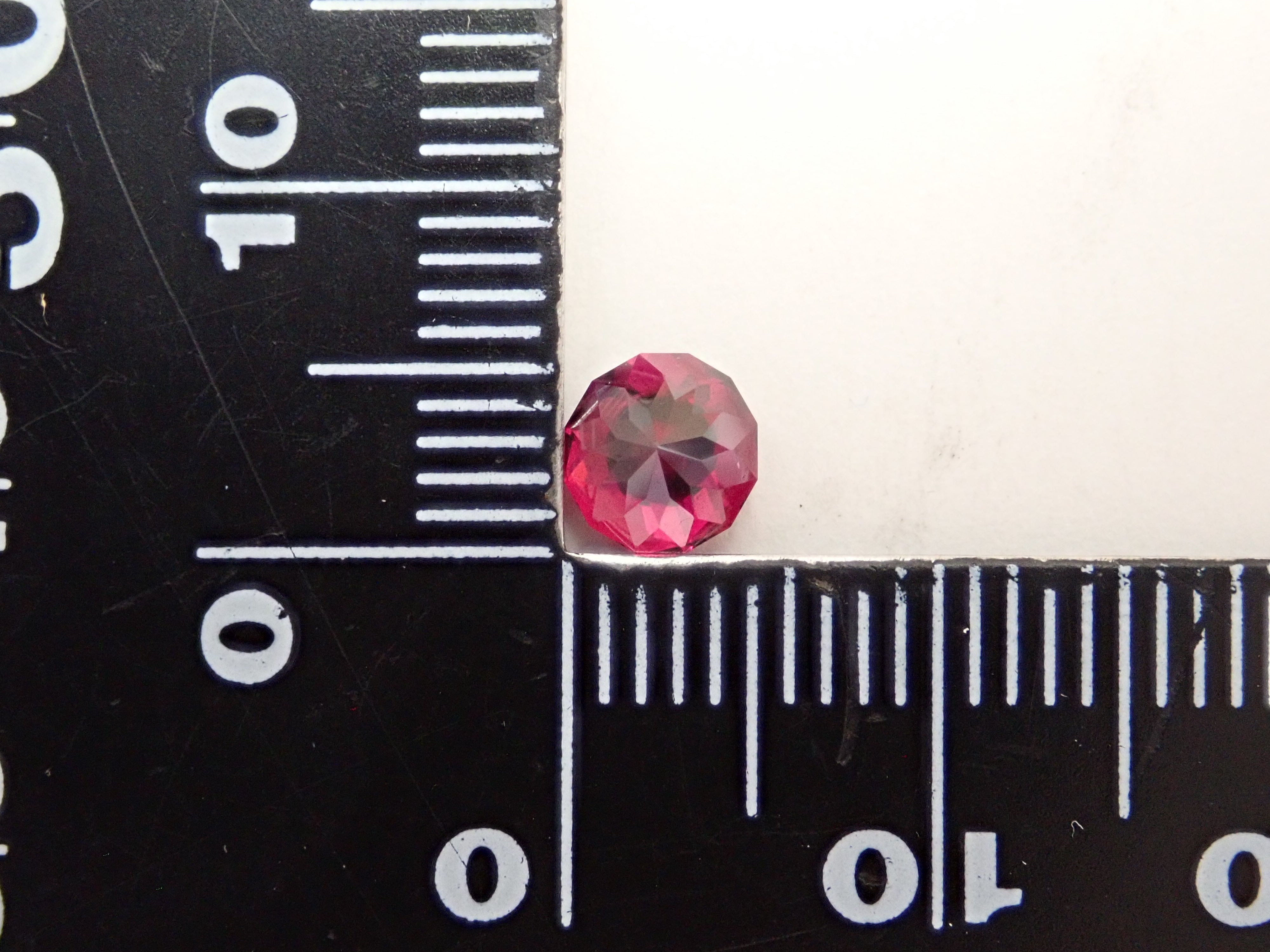 【11/22 22時販売】タンザニア産ロードライトガーネット 5.3mm/0.903ctルース