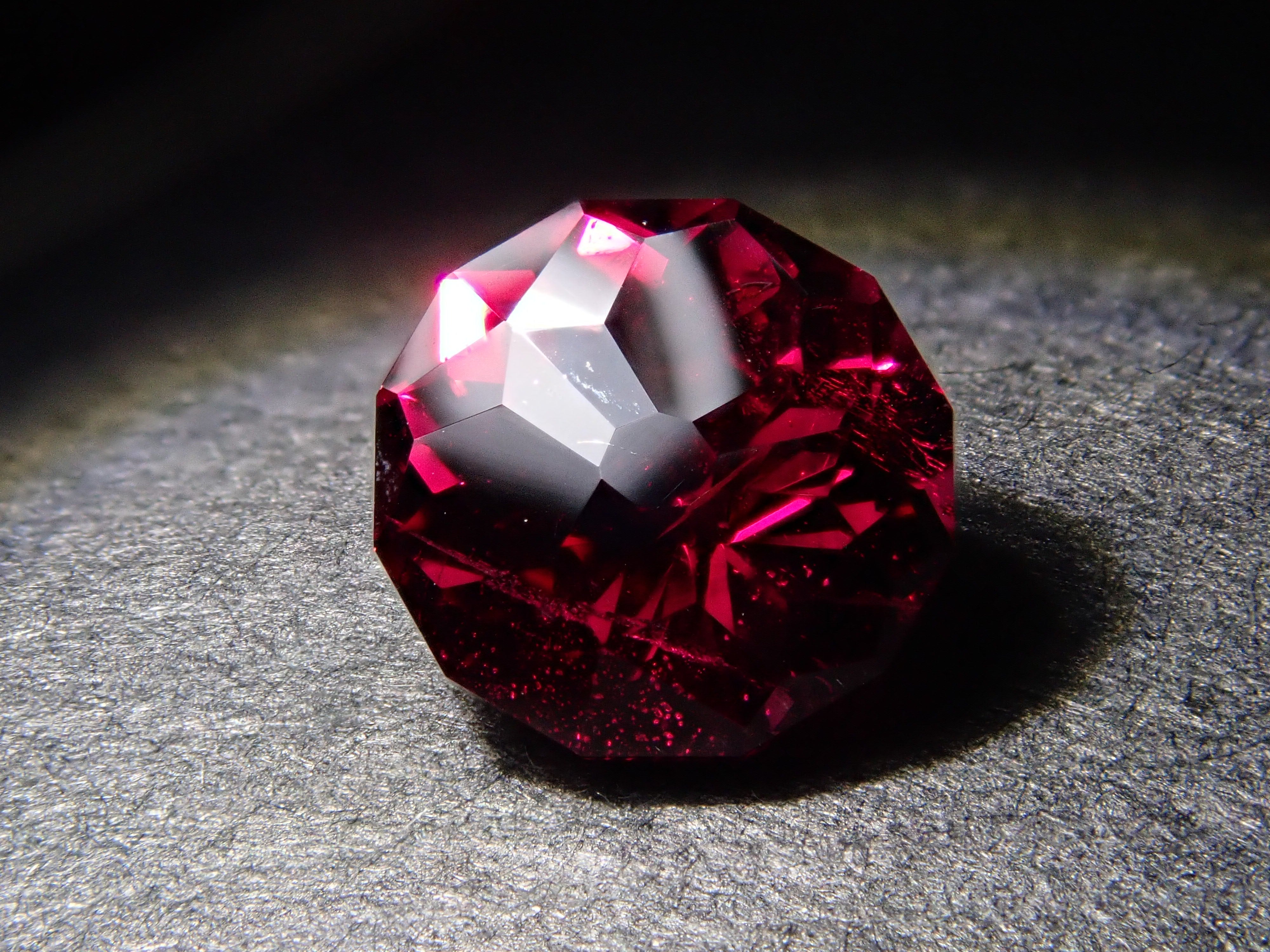 【11/22 22時販売】タンザニア産ロードライトガーネット 5.3mm/0.903ctルース