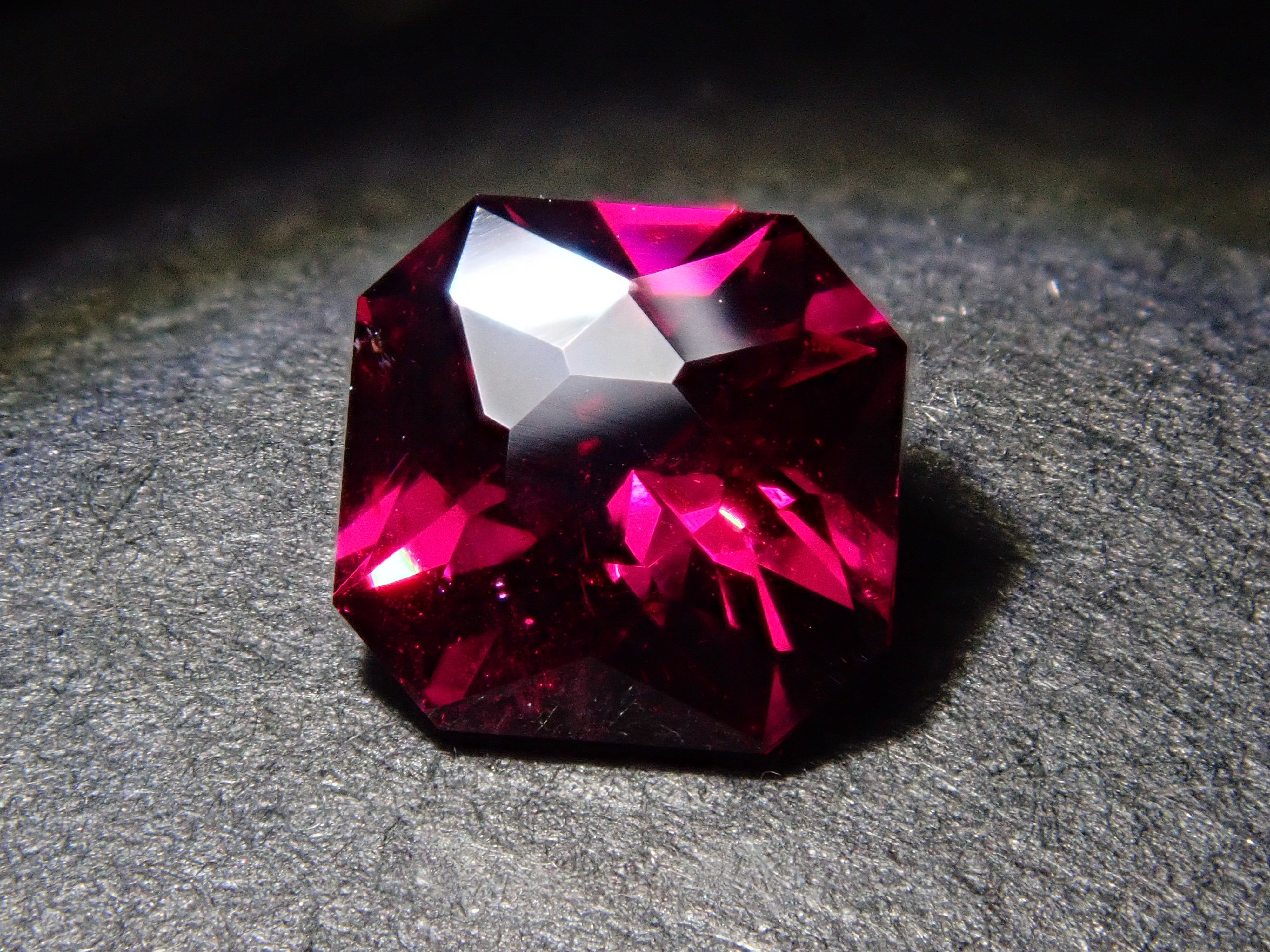 【11/22 22時販売】タンザニア産ロードライトガーネット 0.843ctルース