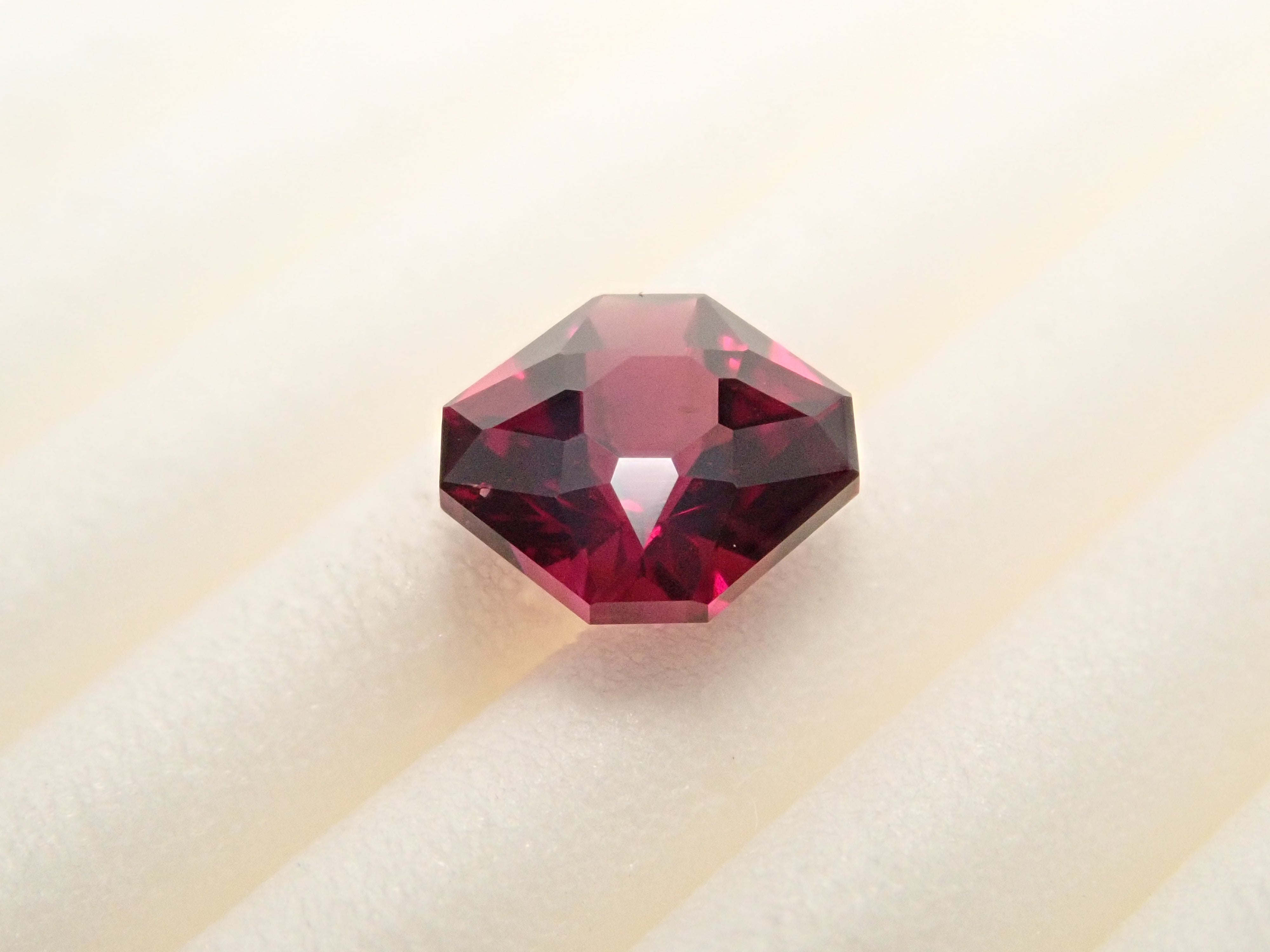 【11/22 22時販売】タンザニア産ロードライトガーネット 0.843ctルース