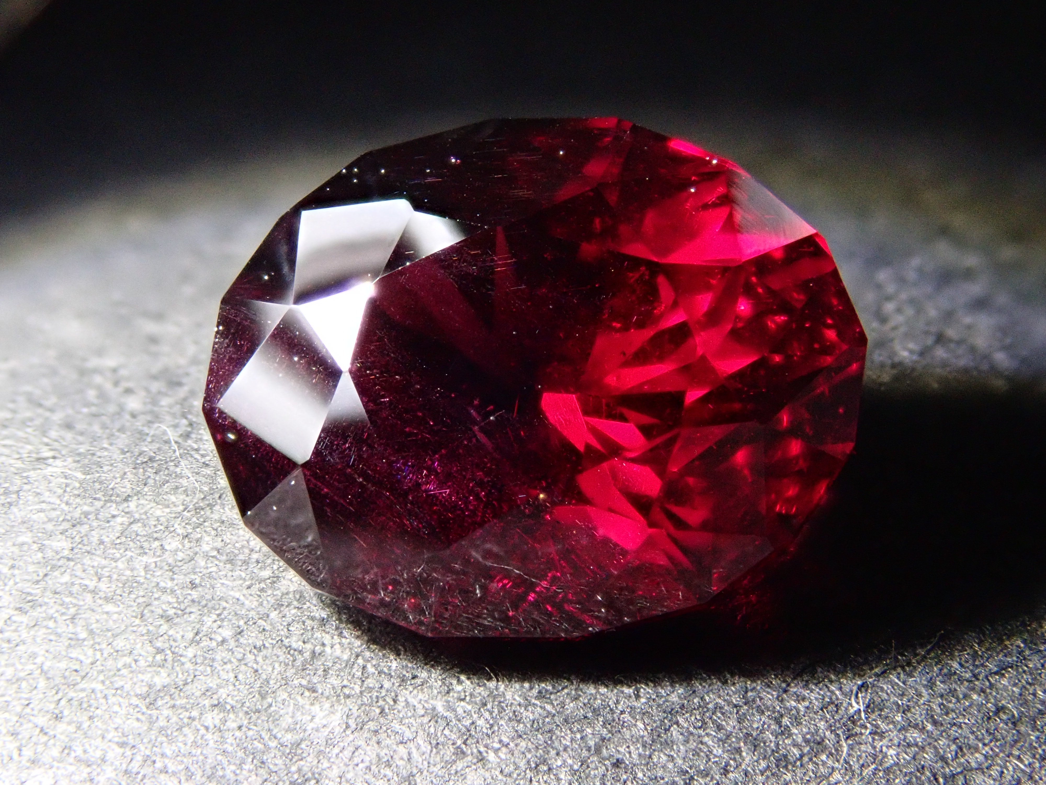 12560343掲載】アルマンディンガーネット 2.972ctルース