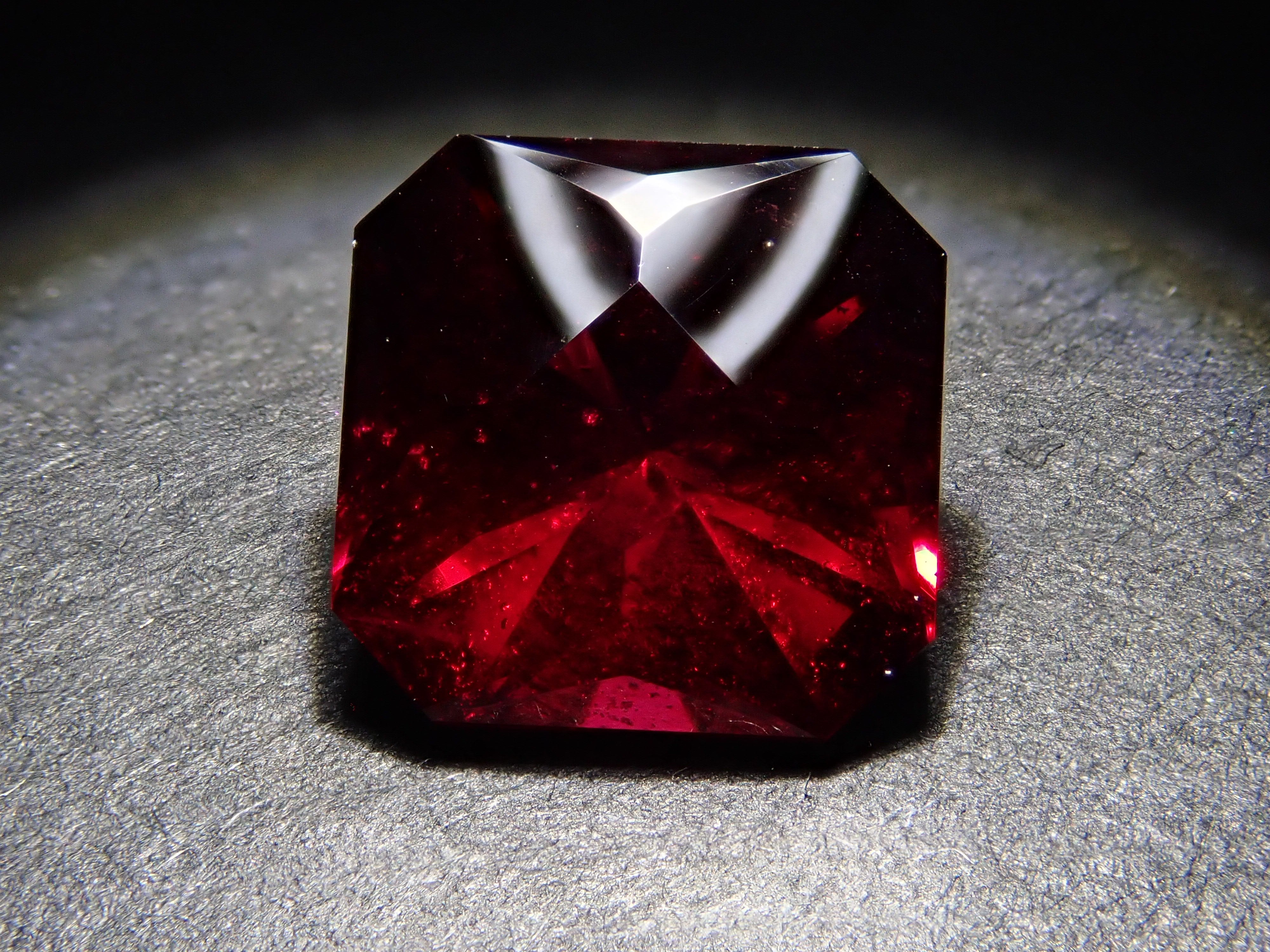 [12560344] Almandine Garnet 3.073ct Loose Stone