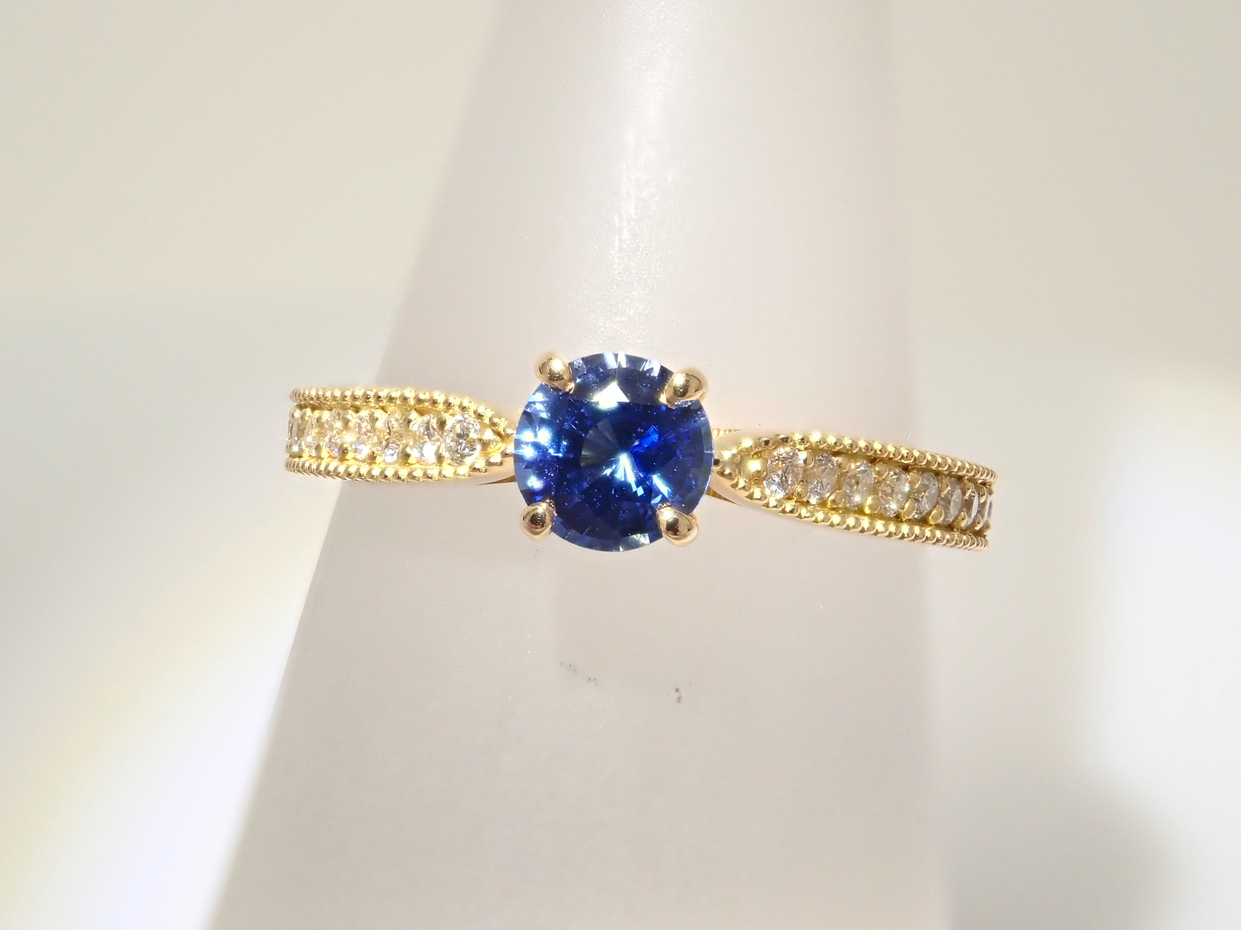 【抽選販売110904】K18YG コーンフラワーブルーサファイア 4.5mm/0.41ct・アウイナイト・パライバトルマリン リング