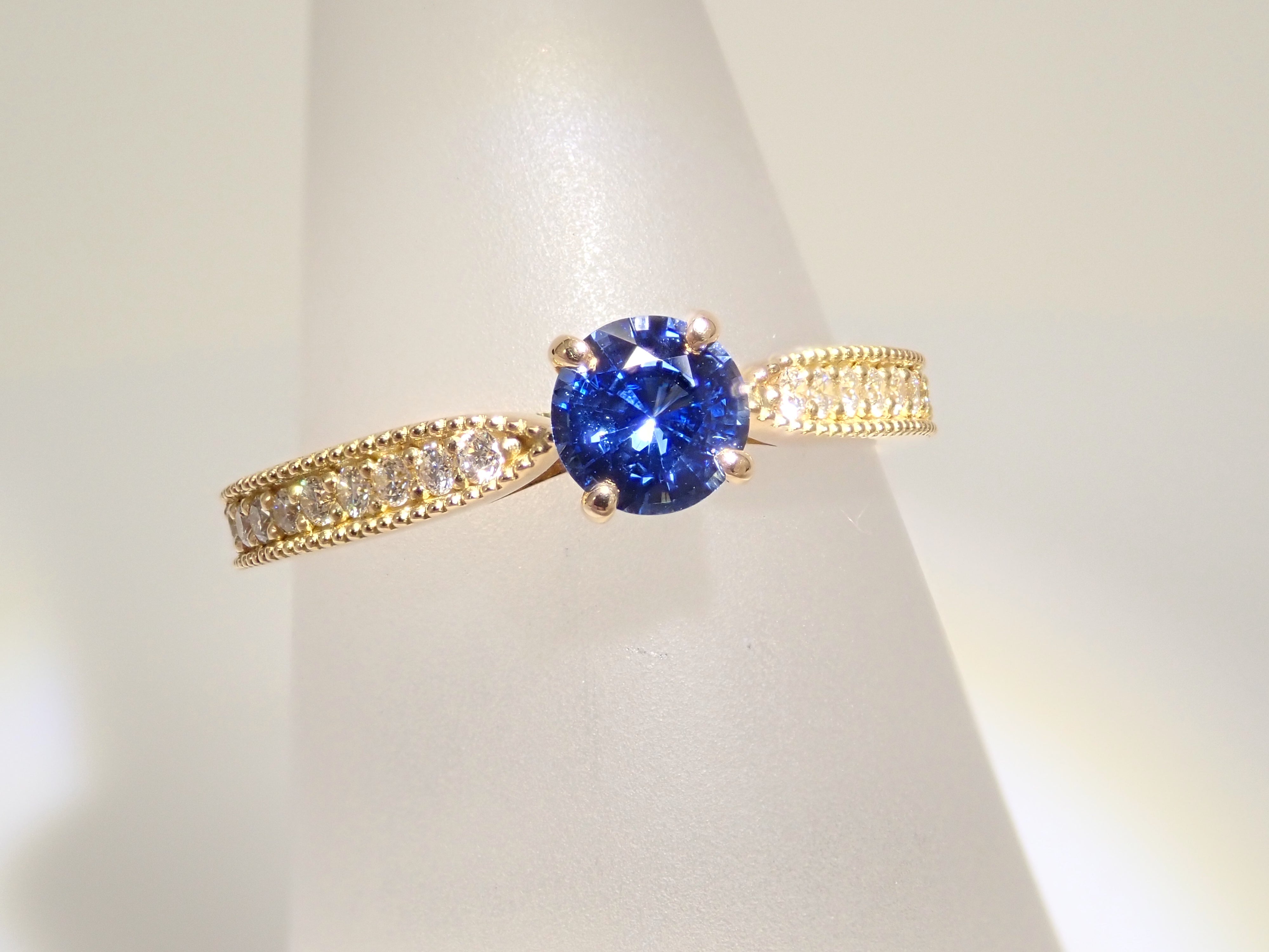 【抽選販売110904】K18YG コーンフラワーブルーサファイア 4.5mm/0.41ct・アウイナイト・パライバトルマリン リング