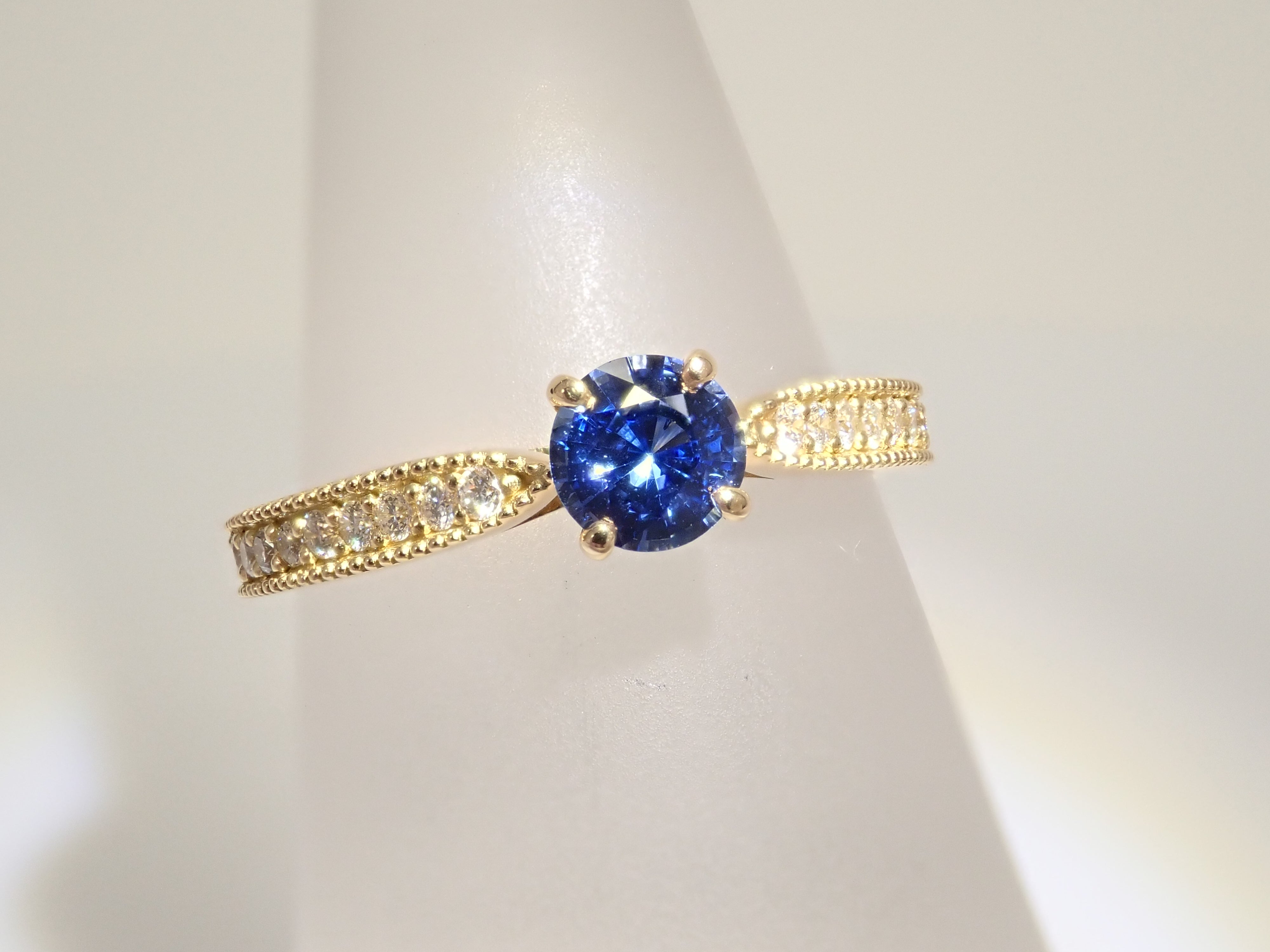 【抽選販売110904】K18YG コーンフラワーブルーサファイア 4.5mm/0.41ct・アウイナイト・パライバトルマリン リング