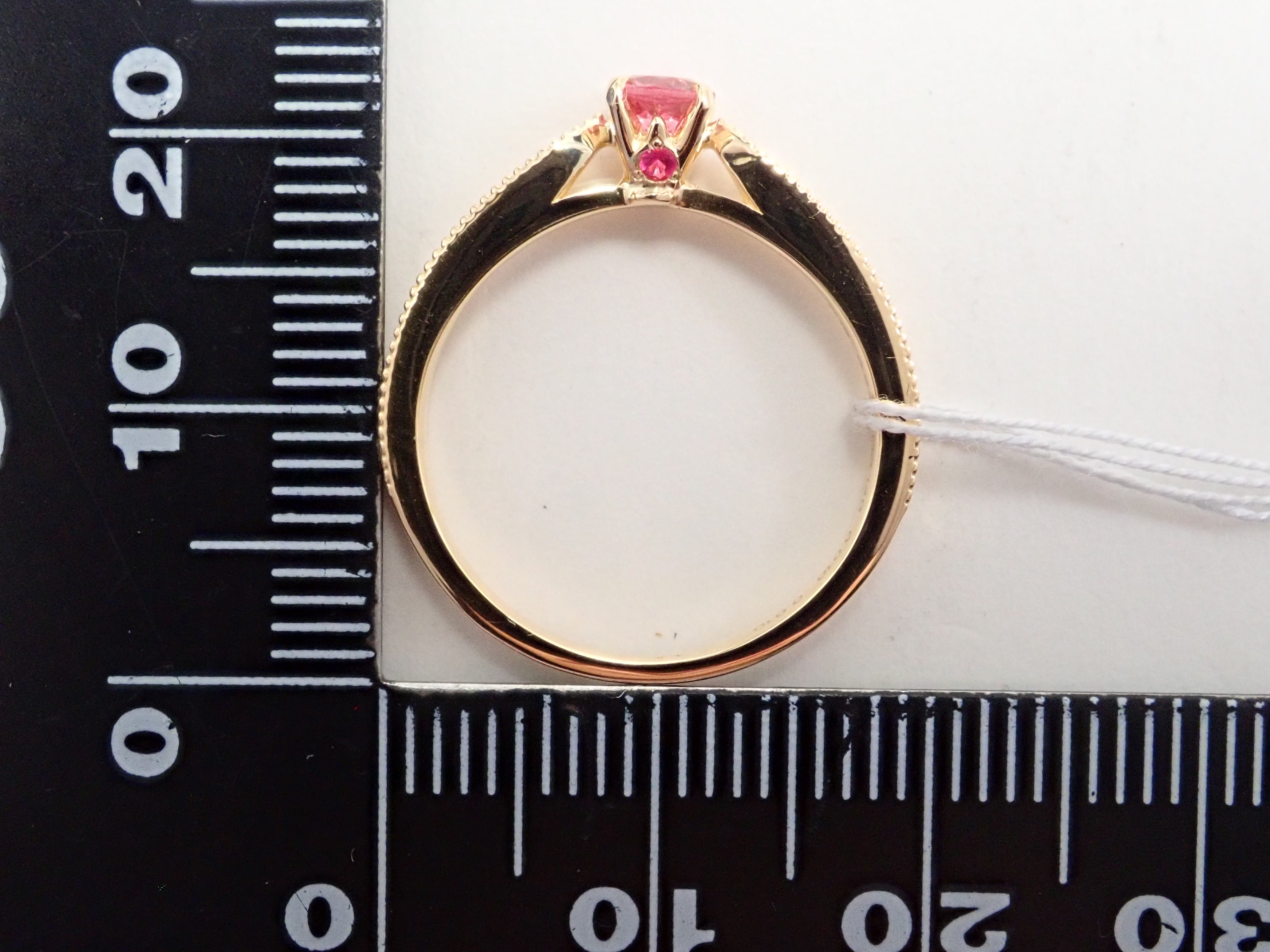 K18YGミャンマー産ピンクスピネル 3.9mm/0.276ct ・ホットピンク