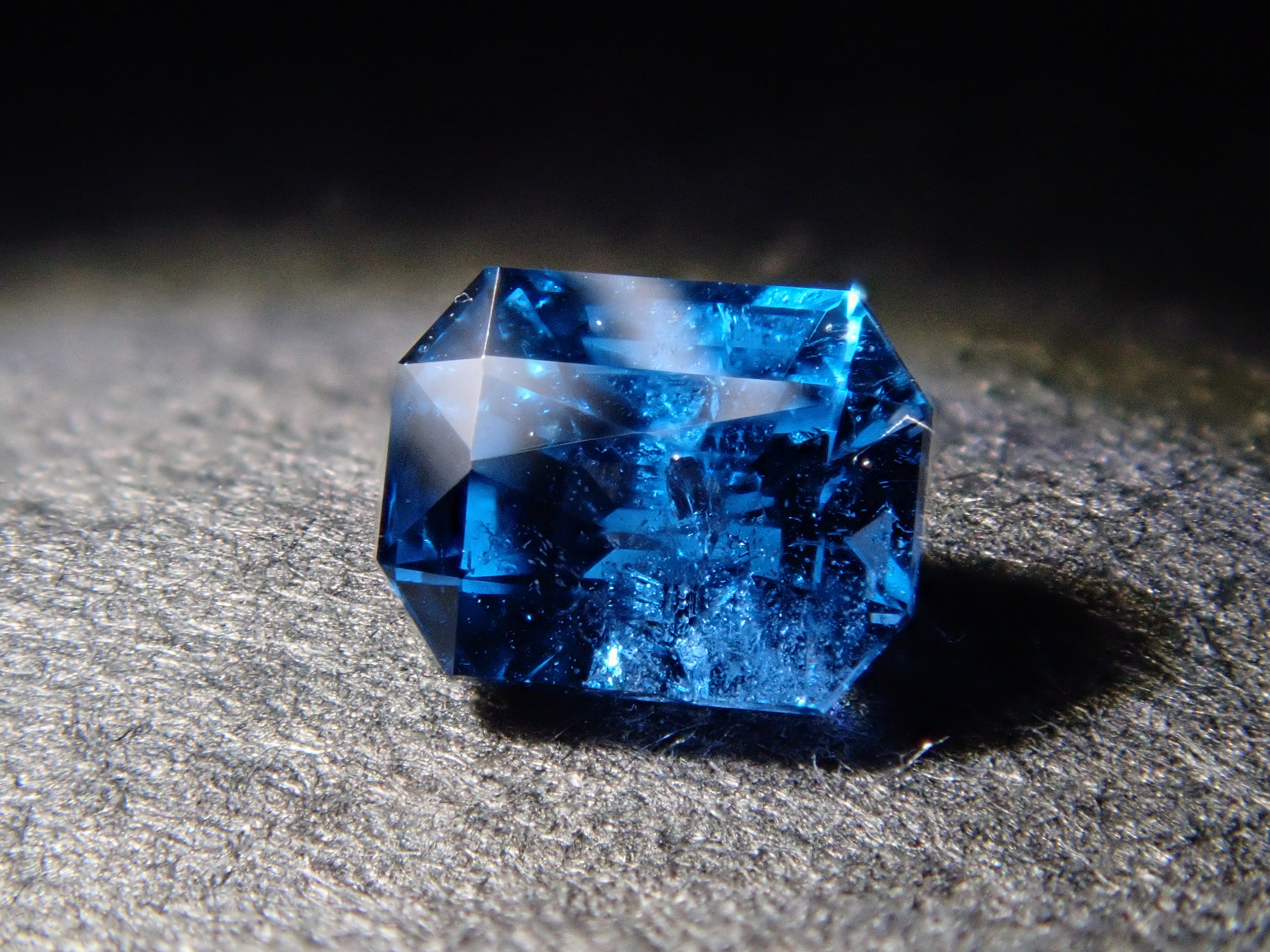 ナイジェリア産コバルトガーナイト 0.299ctルース 鑑別書