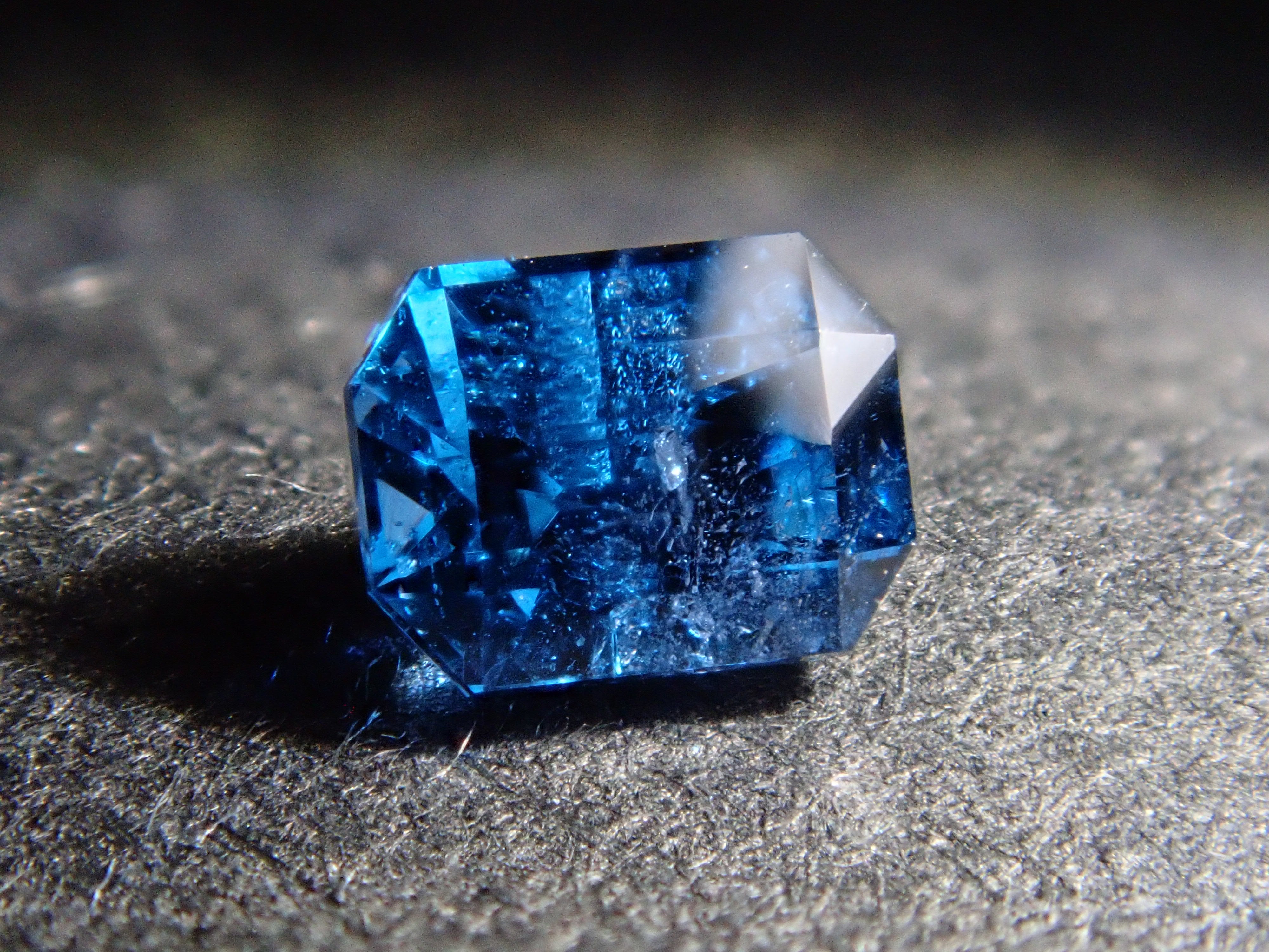 ナイジェリア産コバルトガーナイト 0.299ctルース 鑑別書