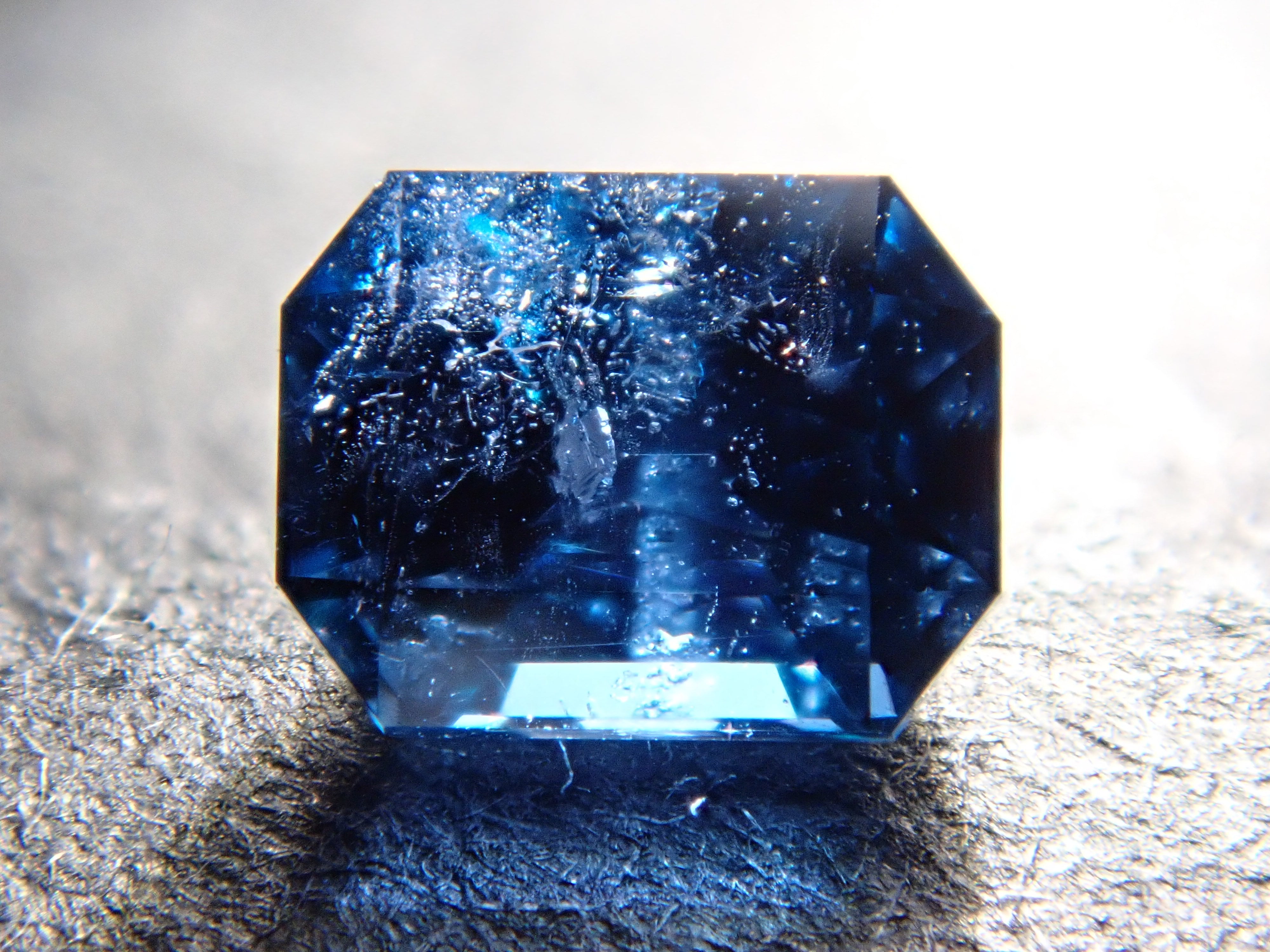 ナイジェリア産コバルトガーナイト 0.299ctルース 鑑別書