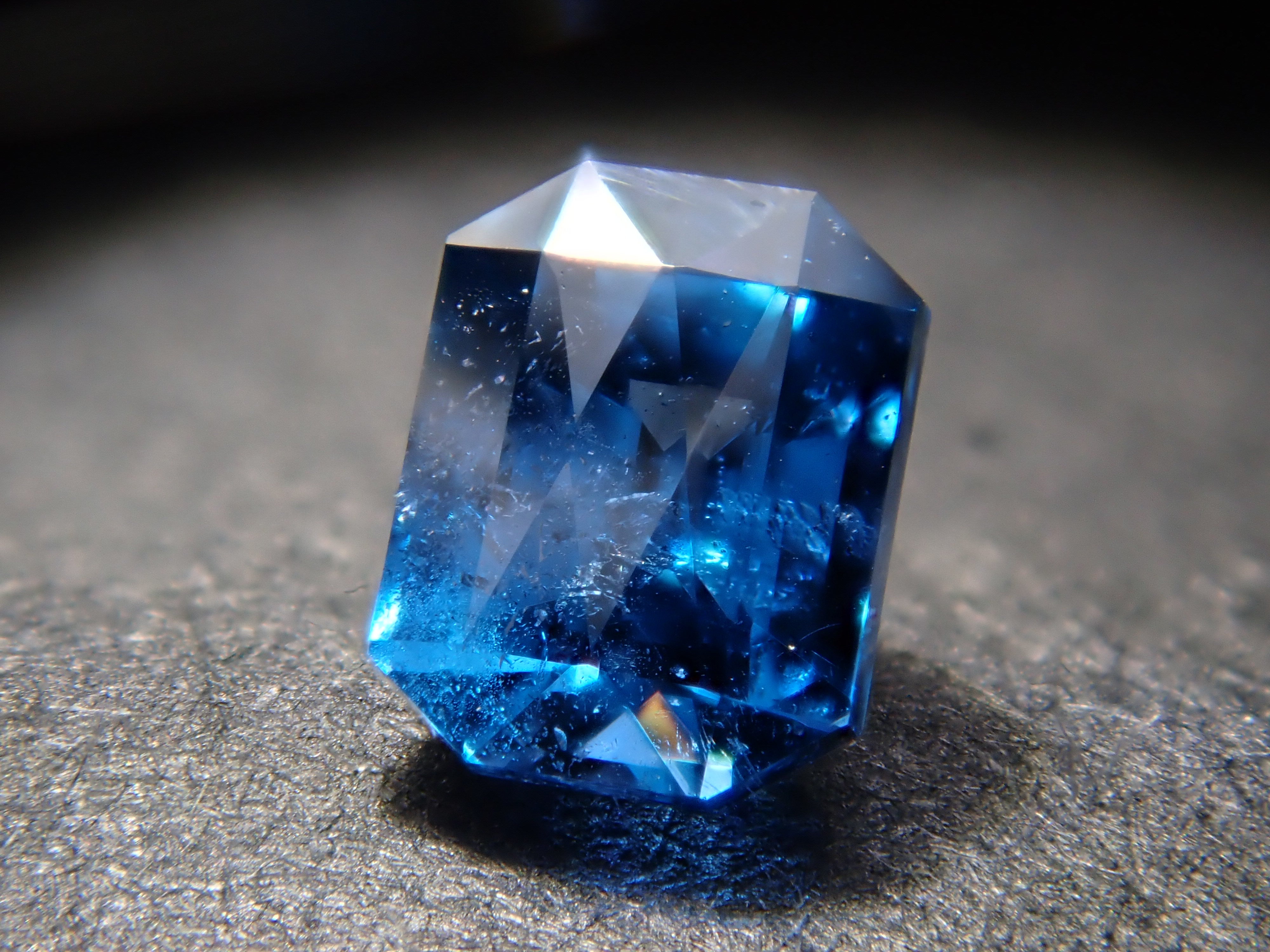 ナイジェリア産コバルトガーナイト 0.299ctルース 鑑別書