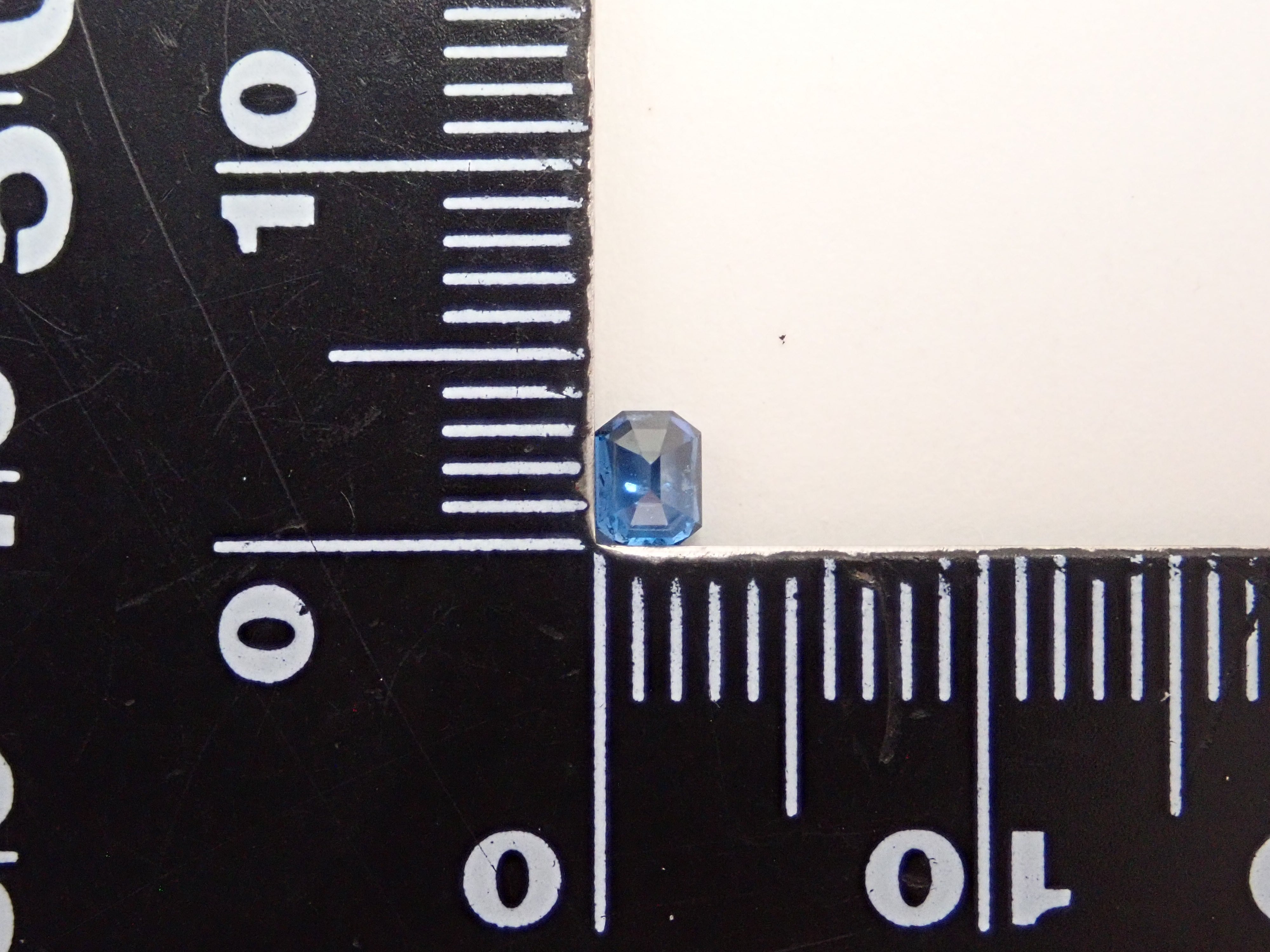 ナイジェリア産コバルトガーナイト 0.299ctルース 鑑別書