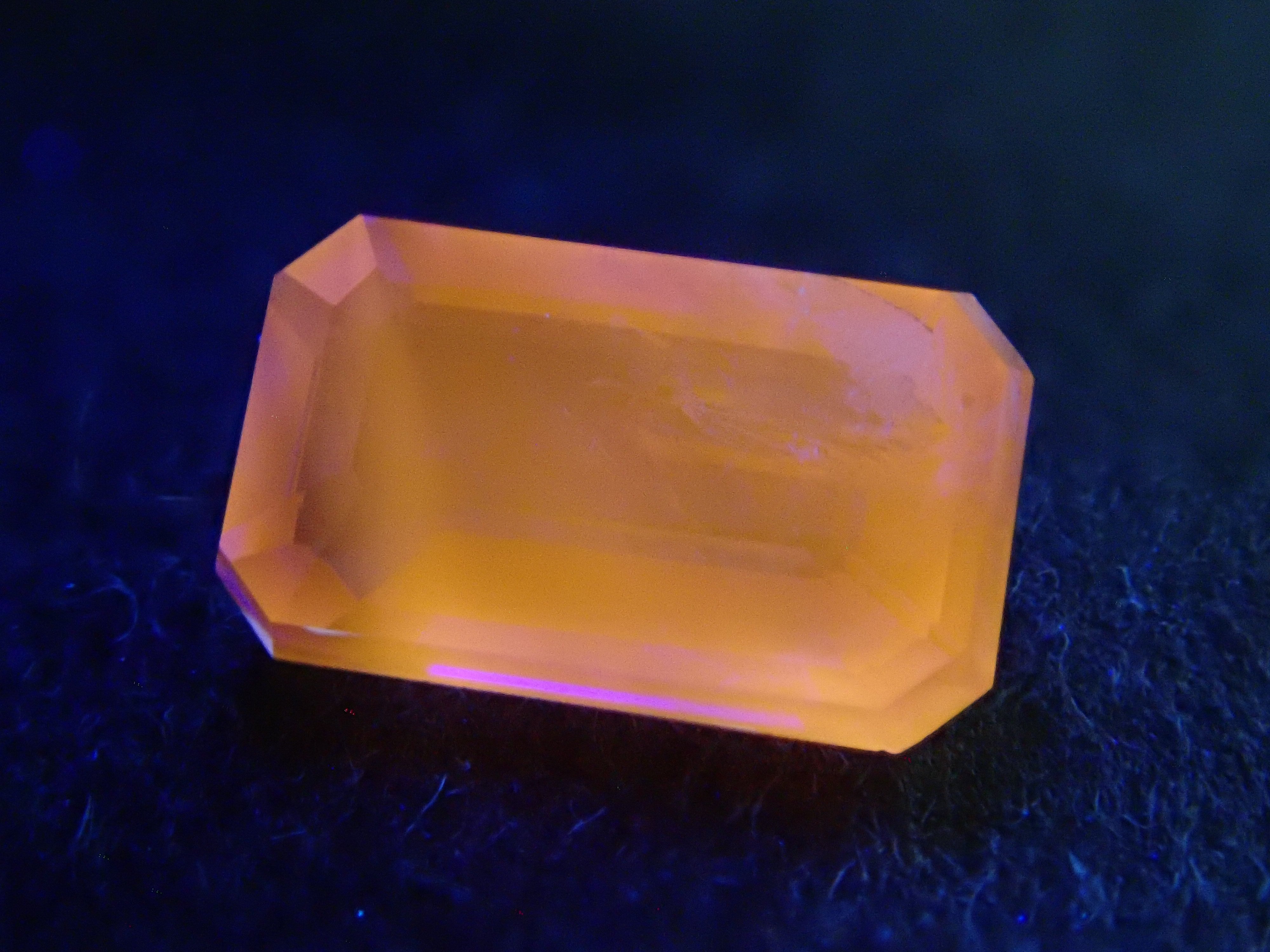 【11/22 22時販売】アフガニスタン産ハックマナイト 0.246ctルース