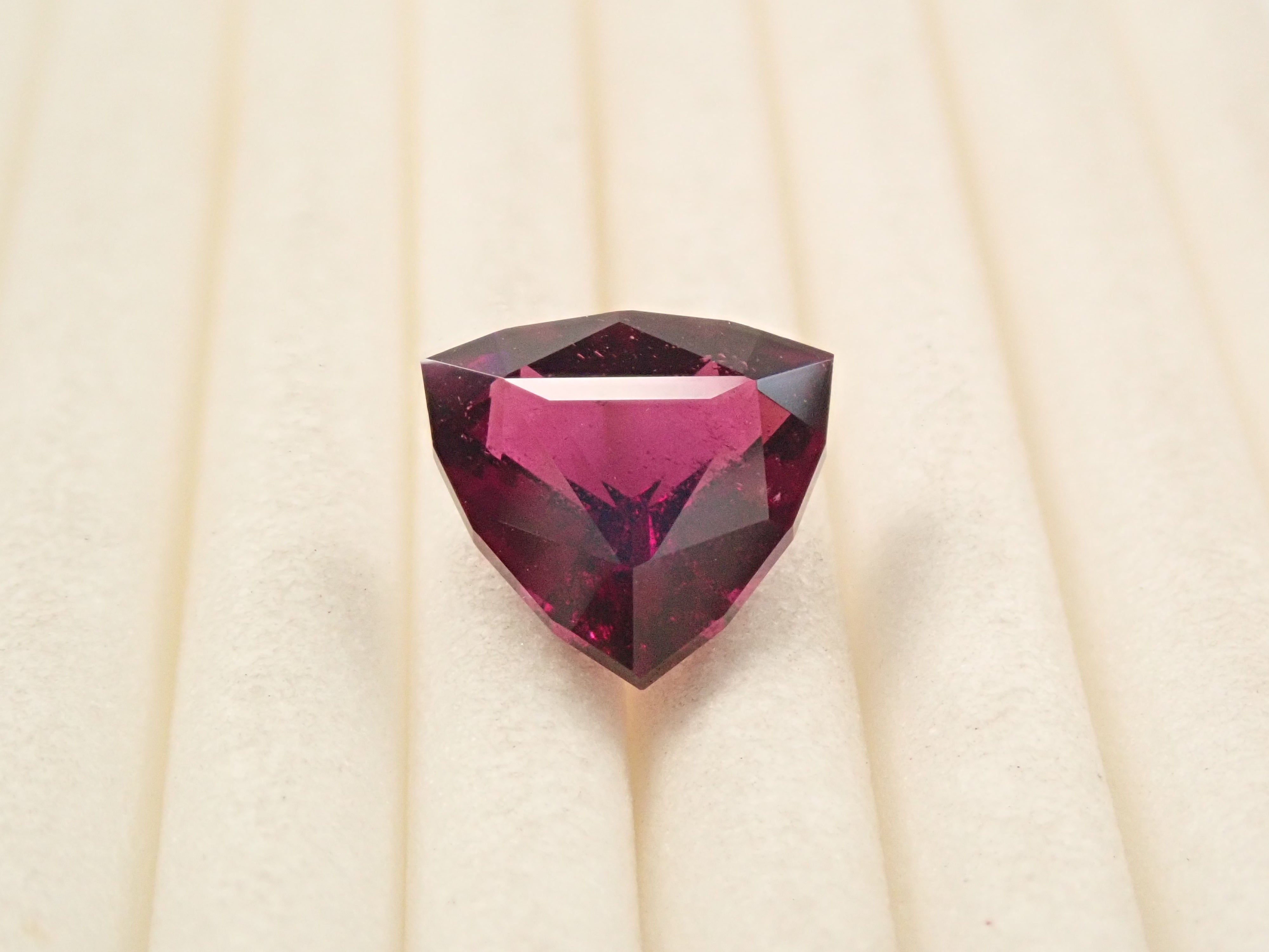 12561016掲載】ロードライトガーネット 1.935ctルース