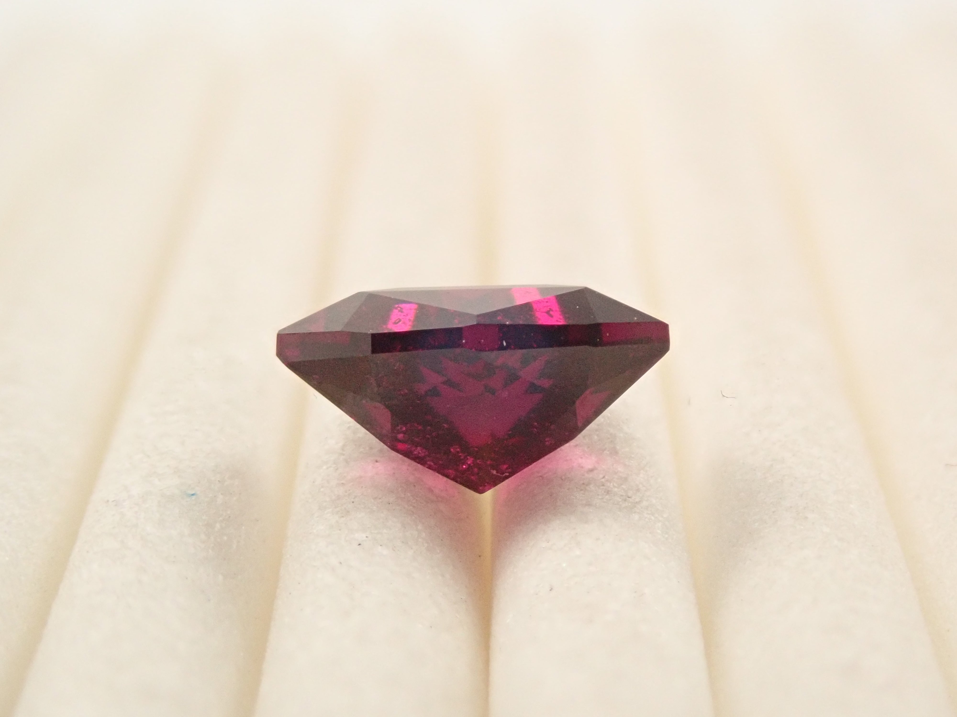 【12/15 22時販売】タンザニア産ロードライトガーネット 1.935ctルース 鑑別書