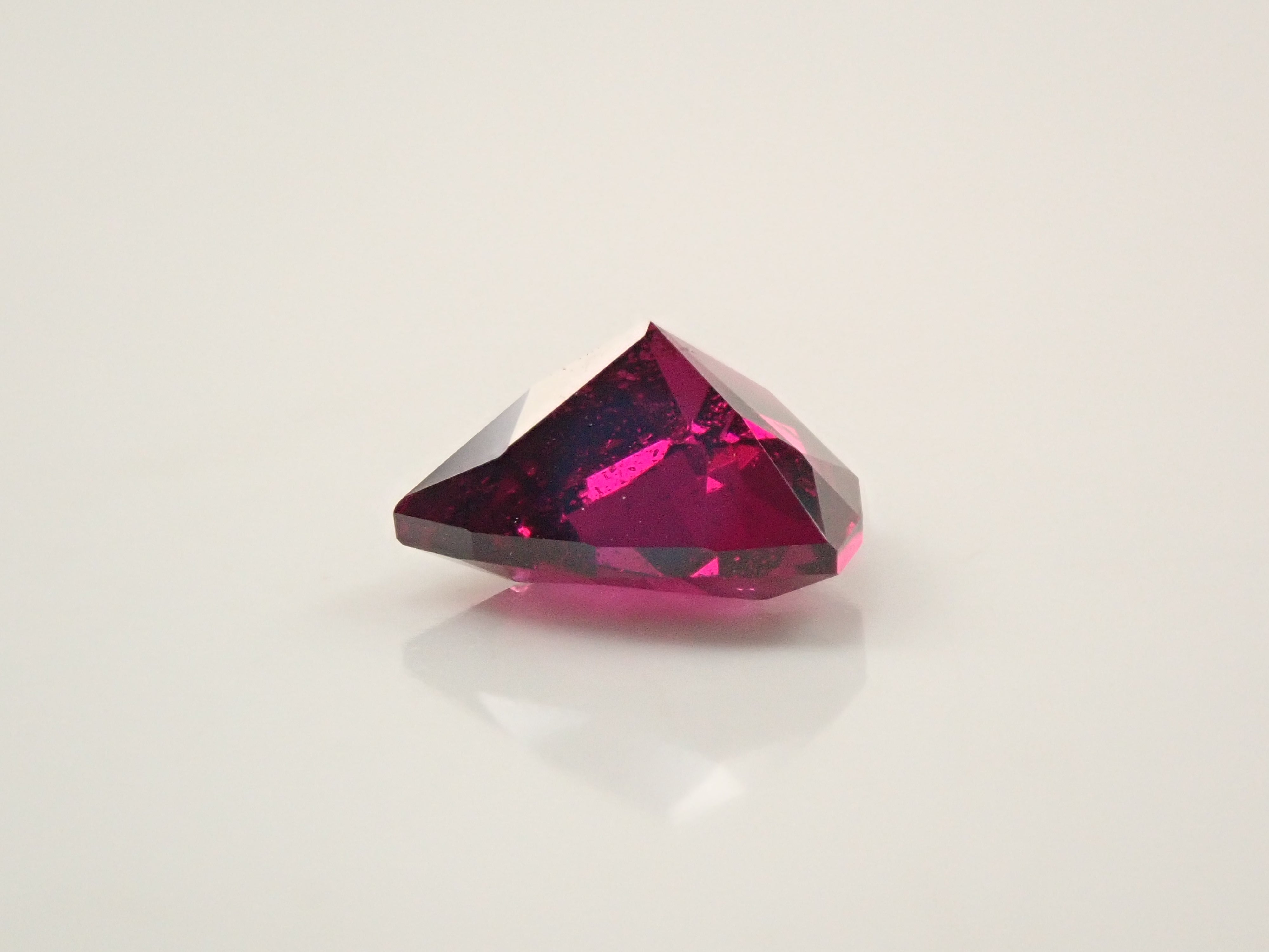 【12/15 22時販売】タンザニア産ロードライトガーネット 1.935ctルース 鑑別書